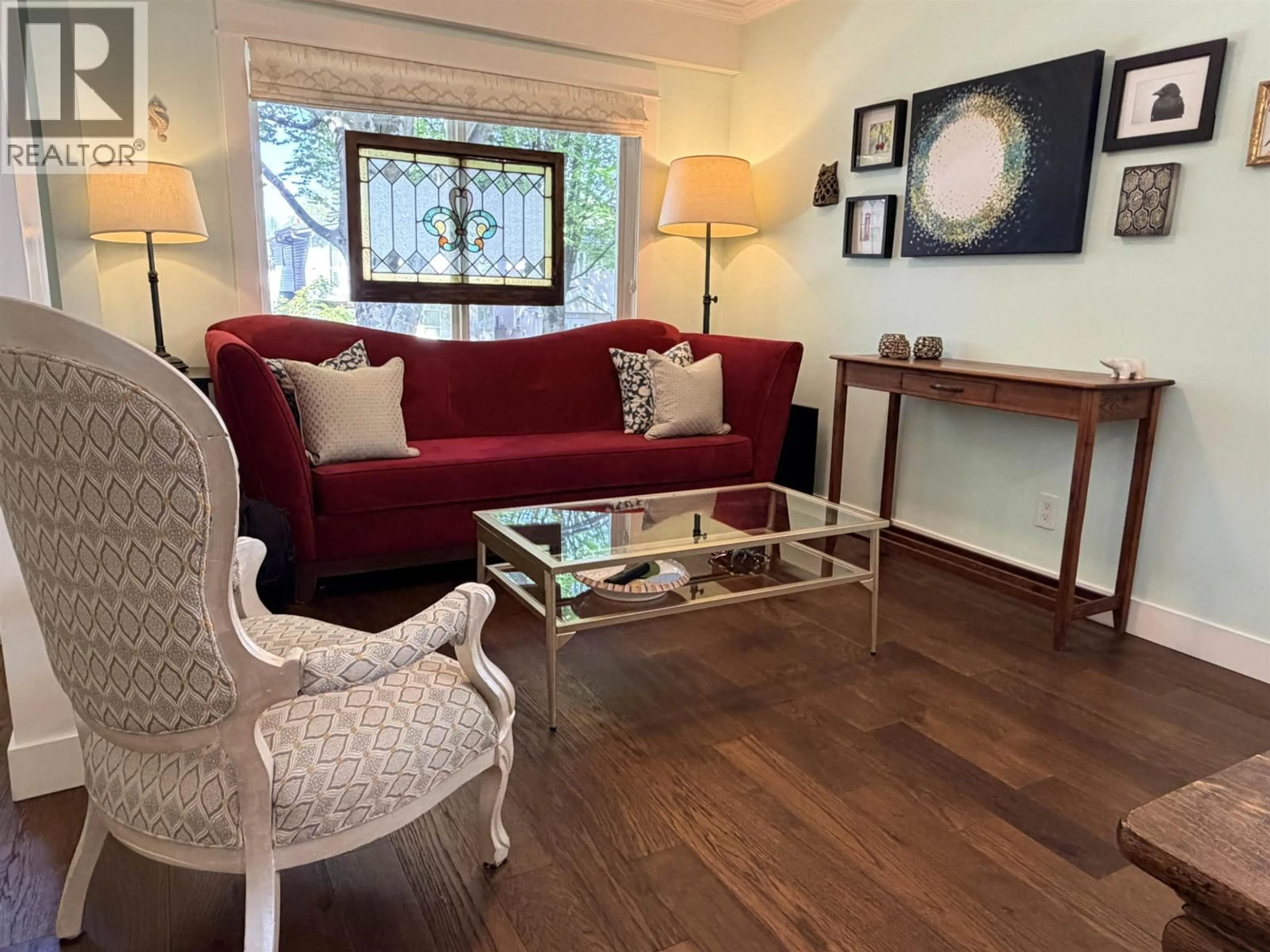 Living room with furniture, wood/laminate floor for 4322 WELWYN STREET, Vancouver British Columbia V5N3Z4