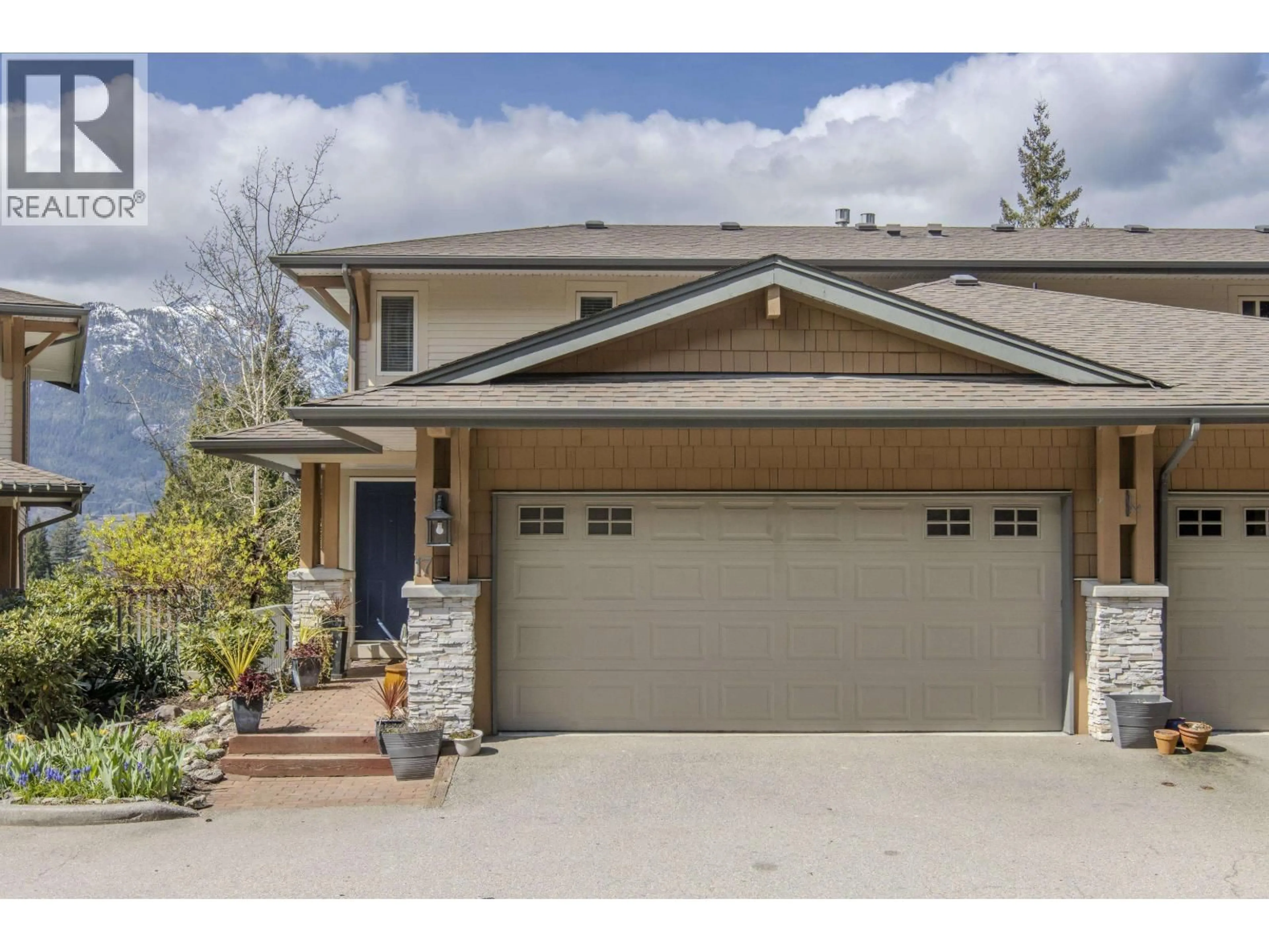 Home with vinyl exterior material, street for 17 - 1026 GLACIER VIEW DRIVE, Squamish British Columbia V8B0G1