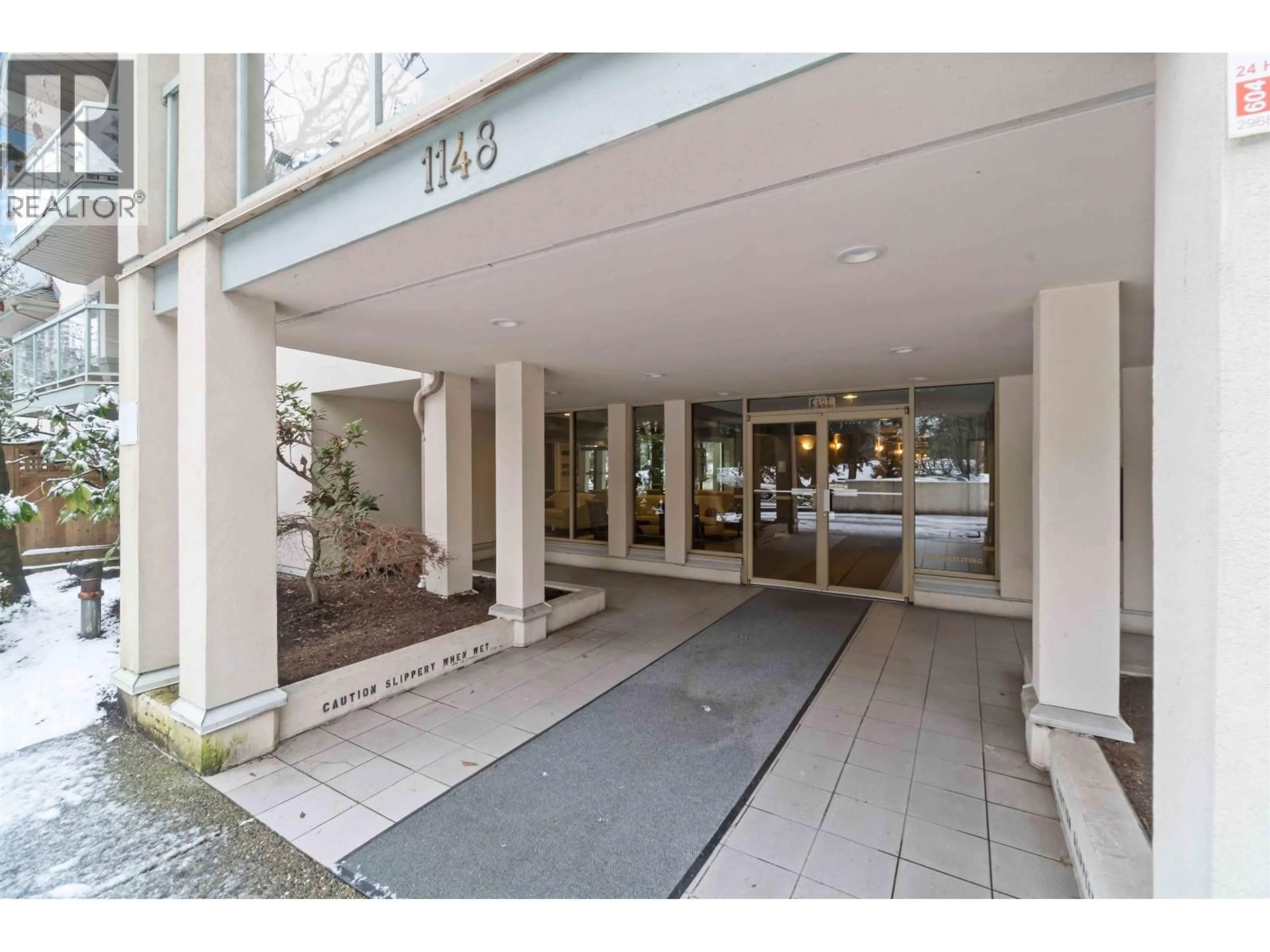 Indoor foyer for 202 - 1148 WESTWOOD STREET, Coquitlam British Columbia V3B4S4