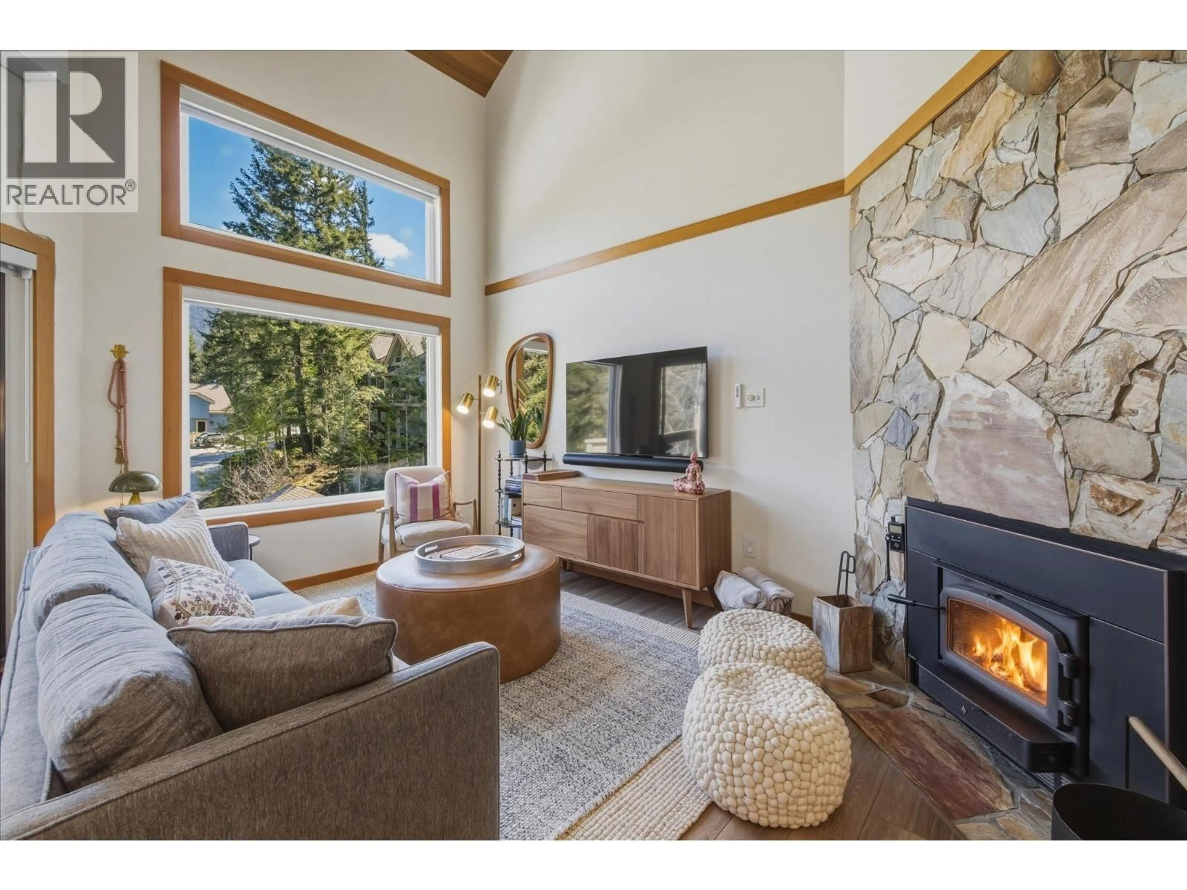 Living room with furniture, unknown for 32 - 6127 EAGLE RIDGE CRESCENT, Whistler British Columbia V8E0W7