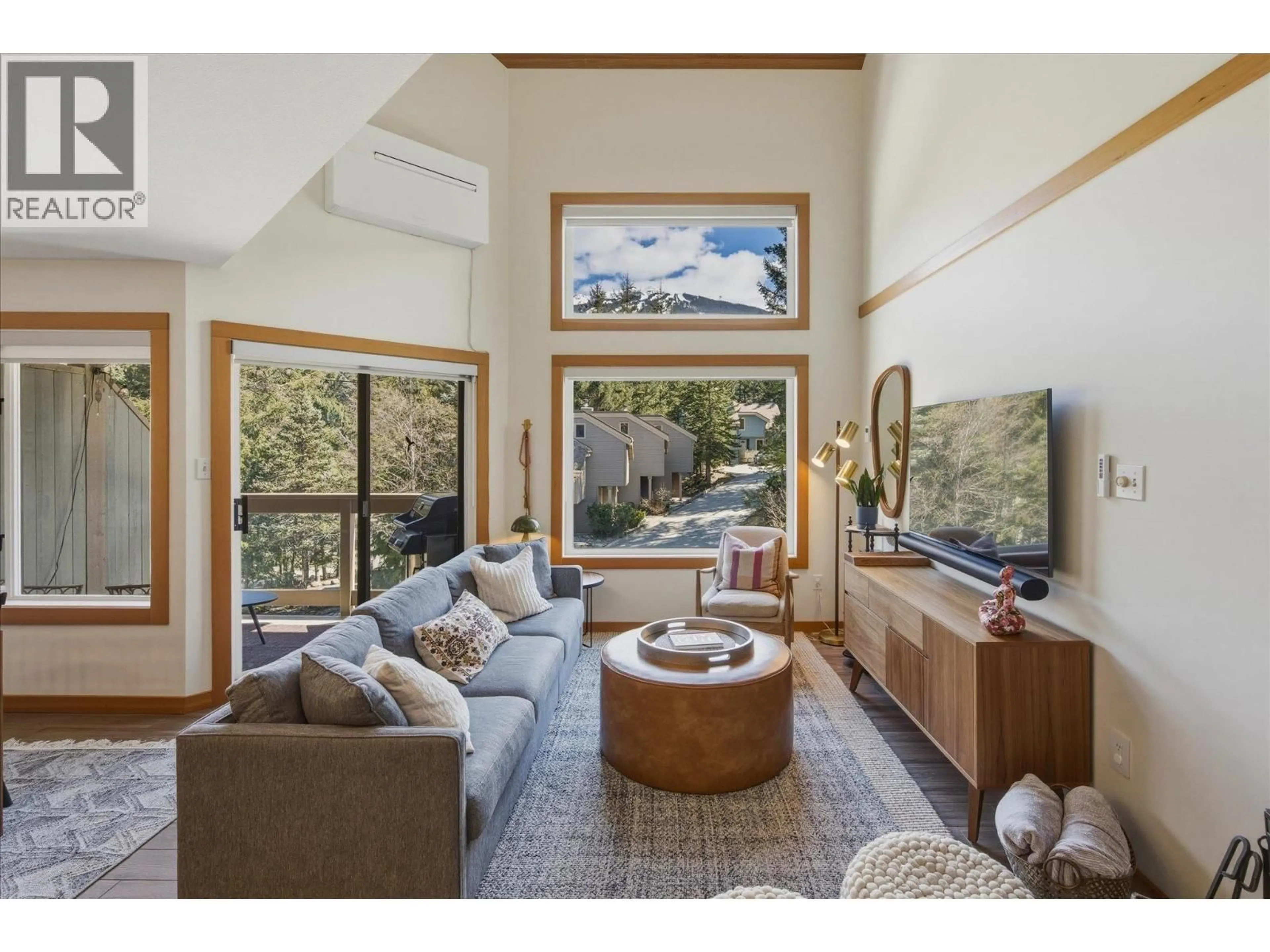 Living room with furniture, unknown for 32 - 6127 EAGLE RIDGE CRESCENT, Whistler British Columbia V8E0W7