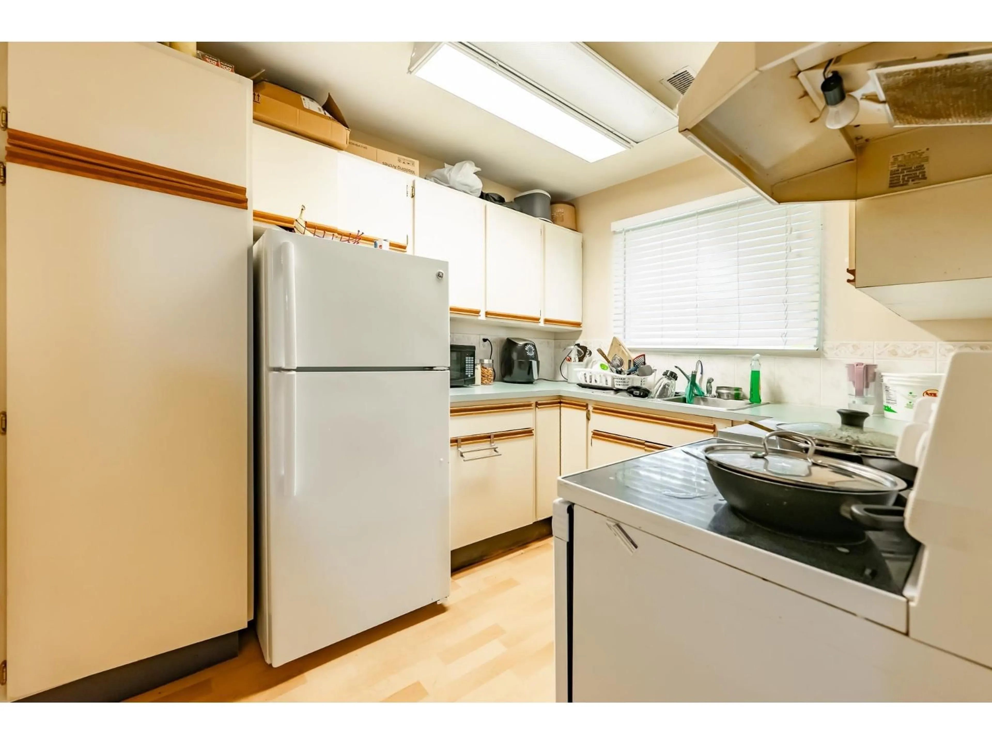 Standard kitchen, unknown for 10216 142A STREET, Surrey British Columbia V3T4Z7