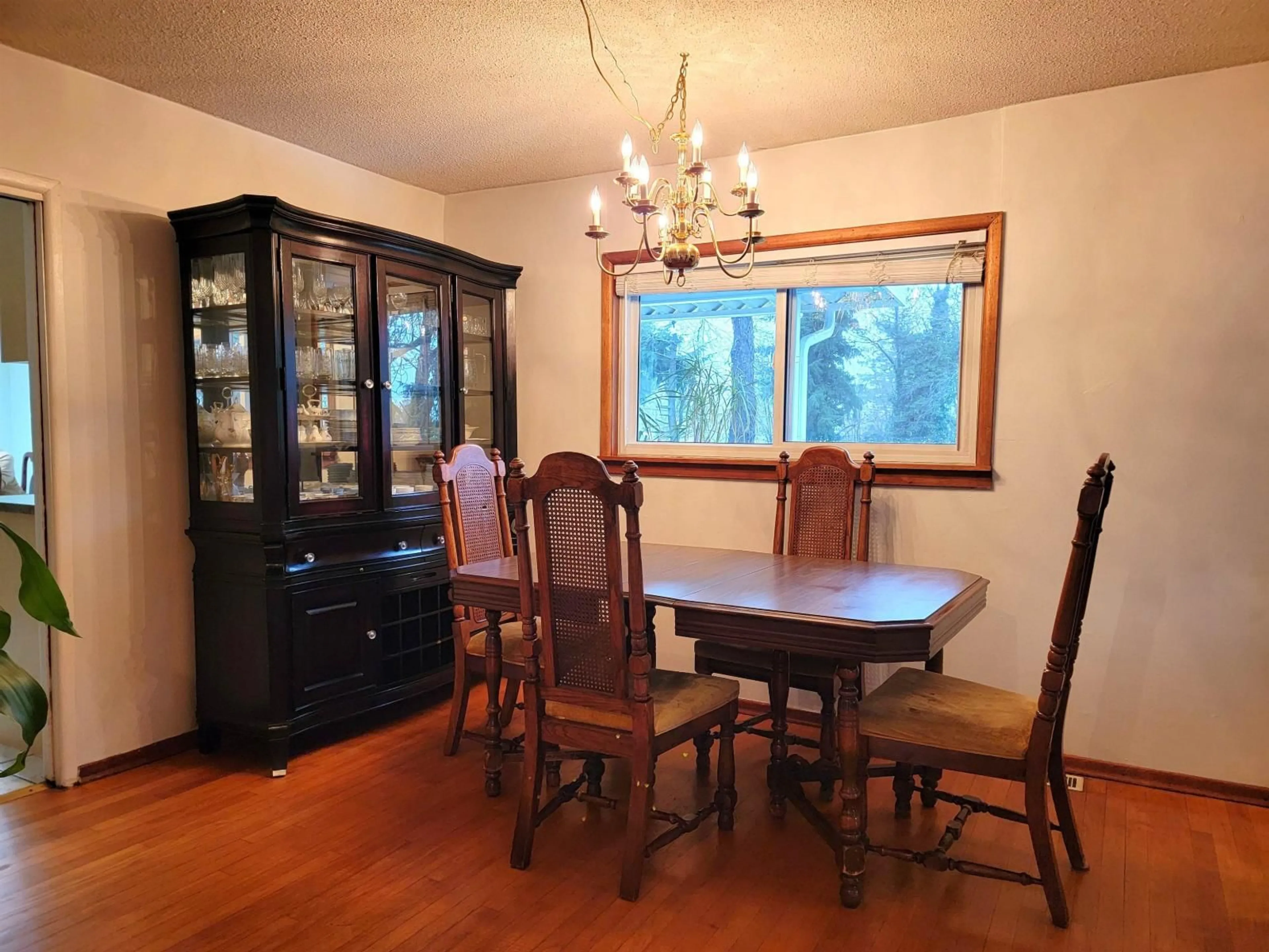 Dining room, wood/laminate floor for 11037 131 STREET, Surrey British Columbia V3T3P8