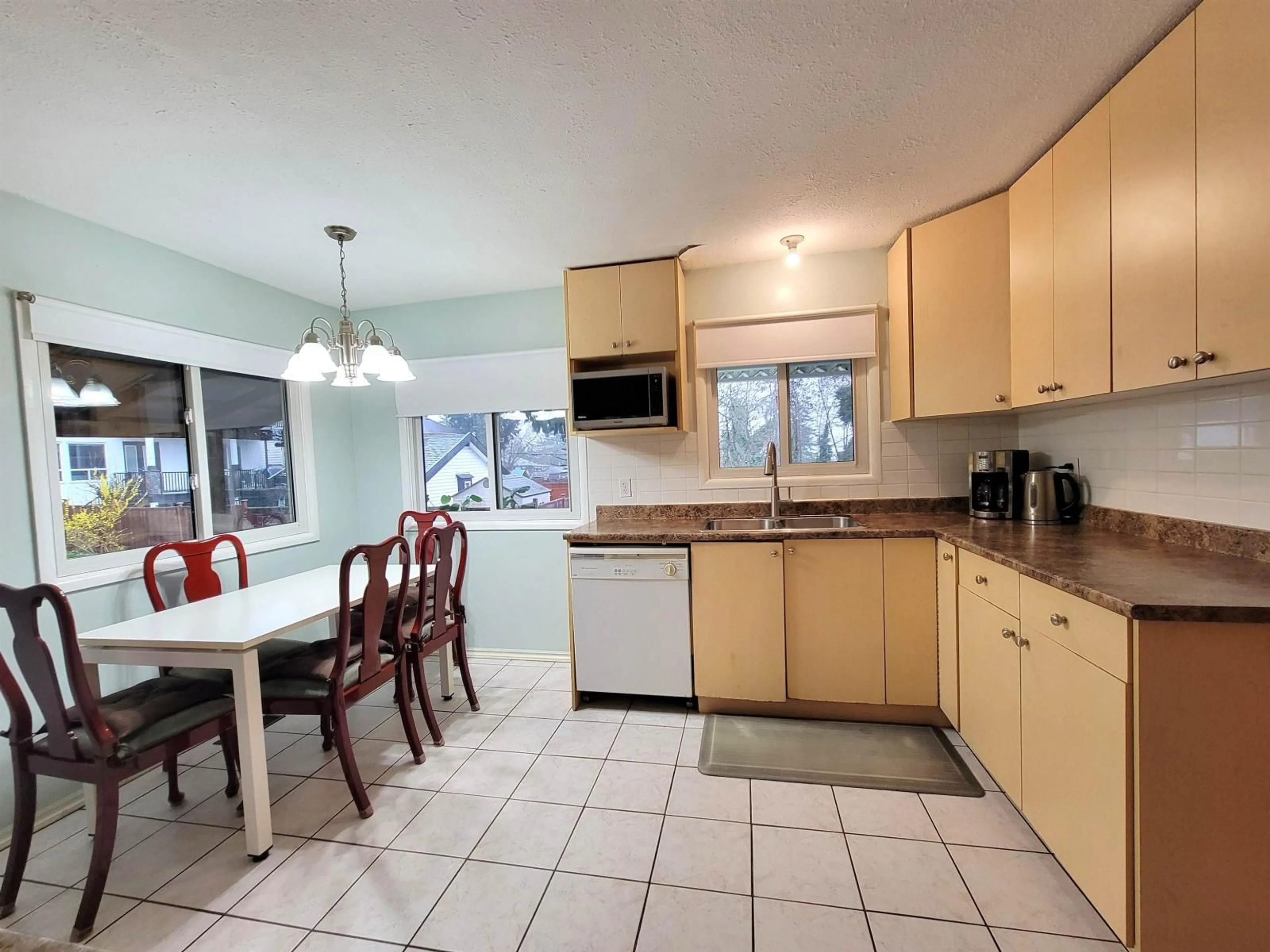 Open concept kitchen, unknown for 11037 131 STREET, Surrey British Columbia V3T3P8