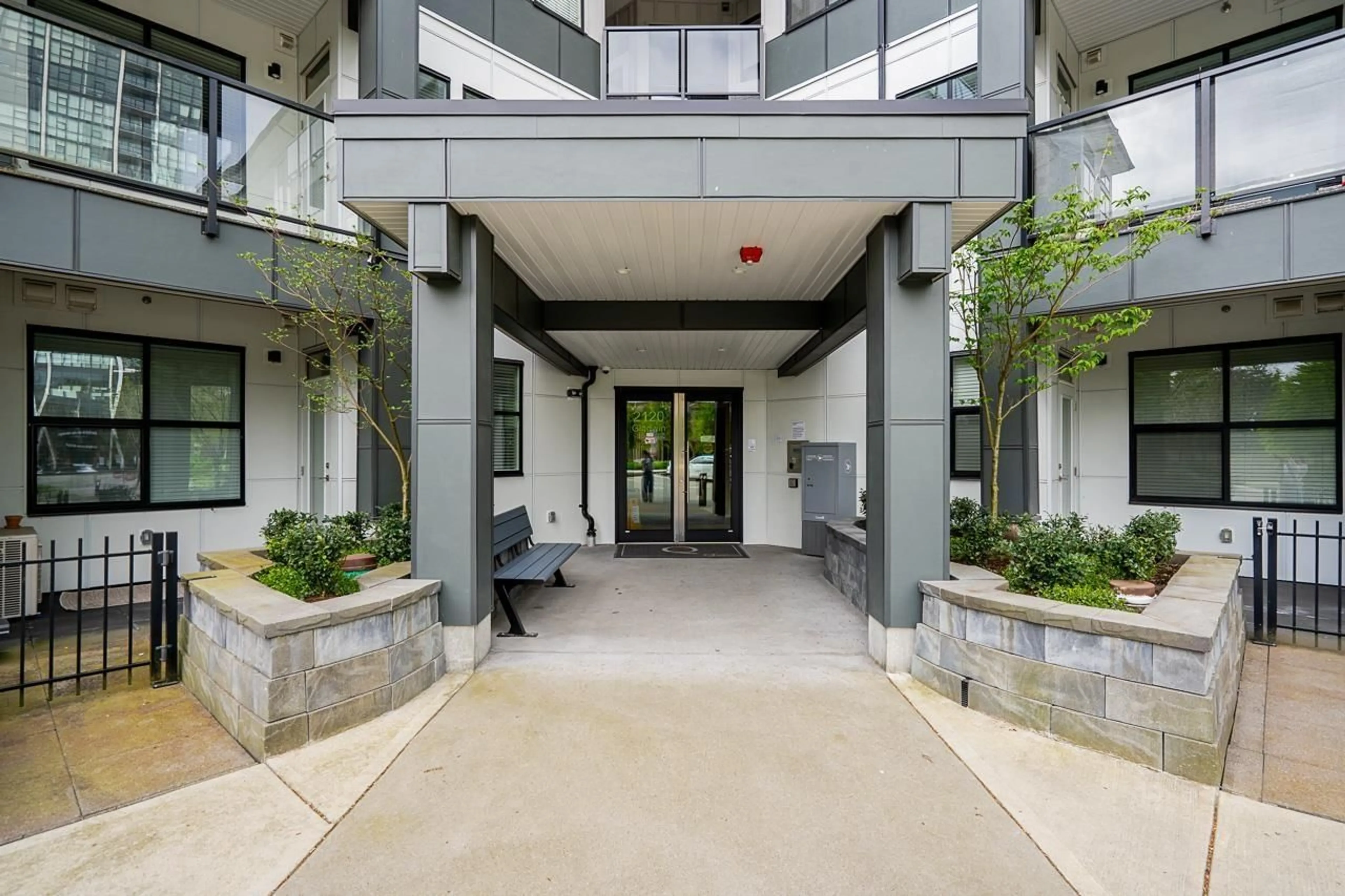 Indoor foyer for 205 - 2120 GLADWIN ROAD, Abbotsford British Columbia V2S0L7