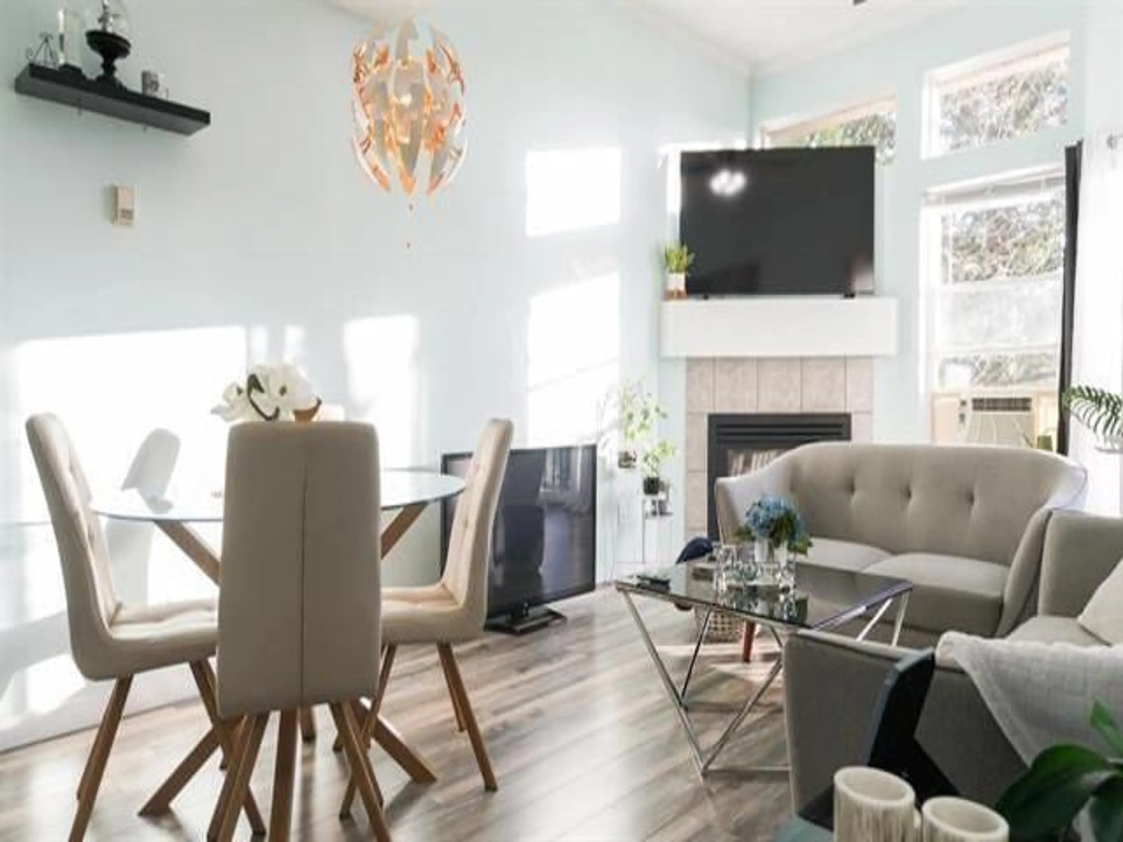 Living room with furniture, wood/laminate floor for 408 - 33480 GEORGE FERGUSON WAY, Abbotsford British Columbia V2S8G1