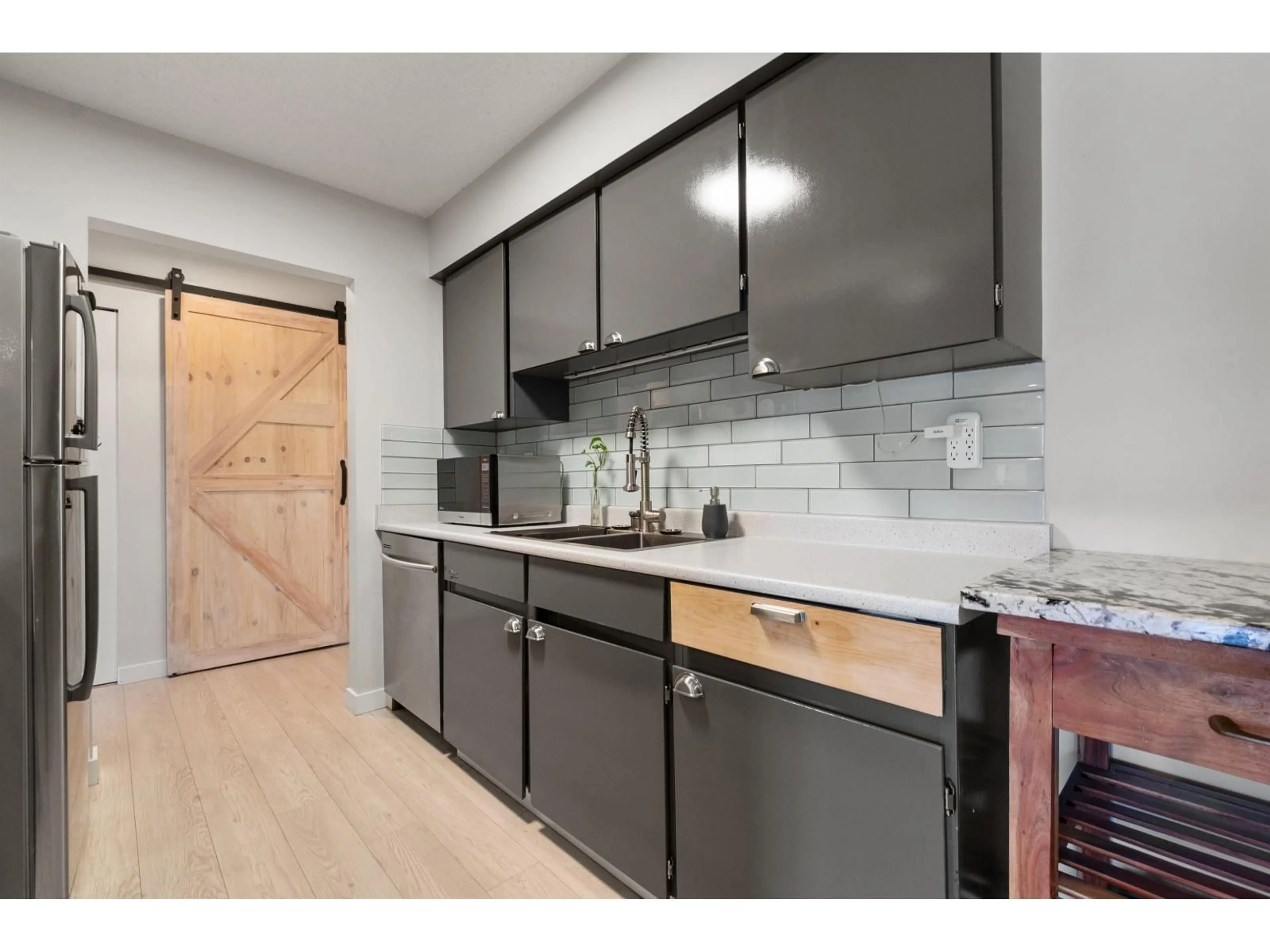 Standard kitchen, unknown for 312 - 45598 MCINTOSH DRIVE, Chilliwack British Columbia V2P7J3