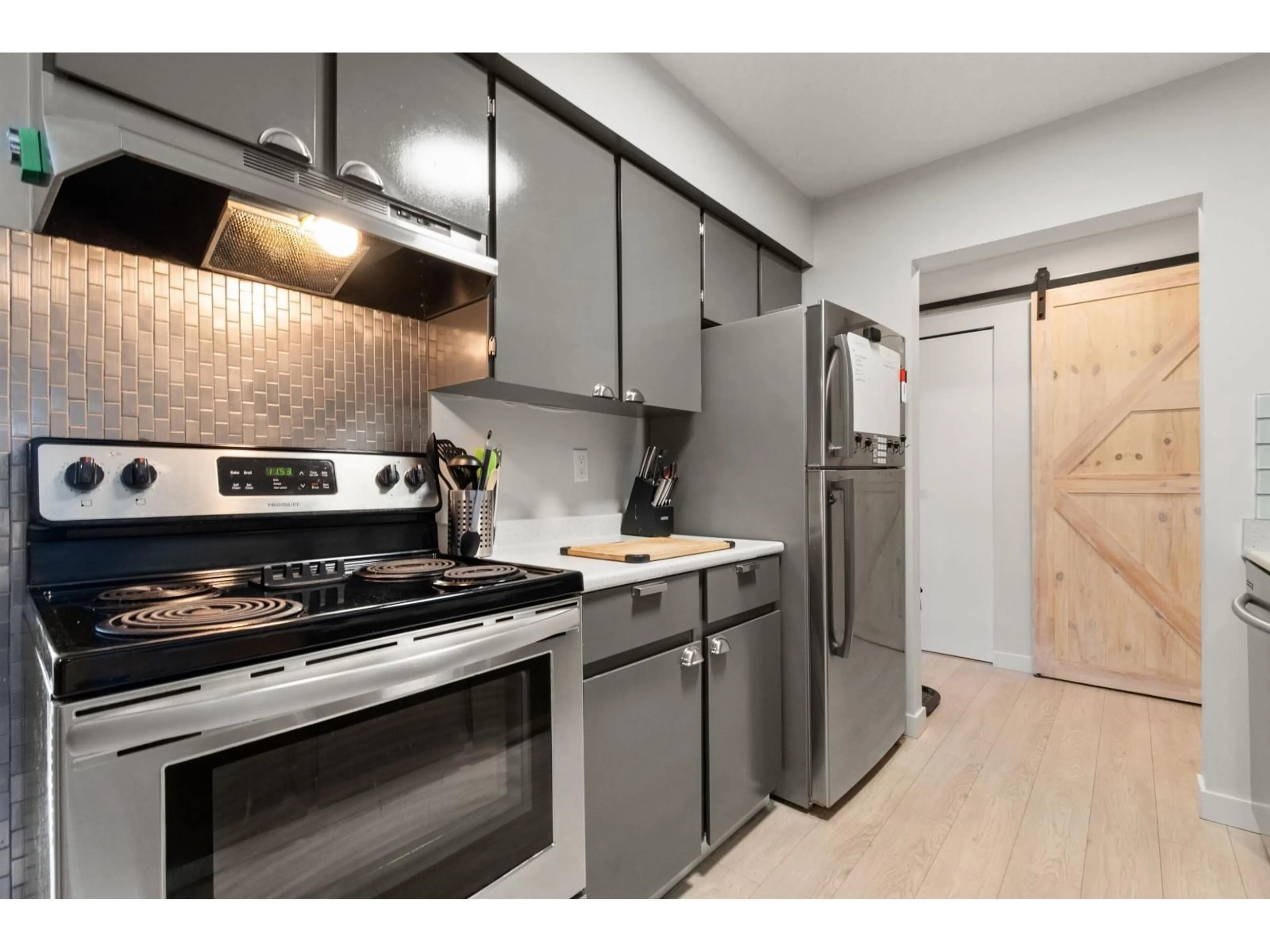 Standard kitchen, unknown for 312 - 45598 MCINTOSH DRIVE, Chilliwack British Columbia V2P7J3