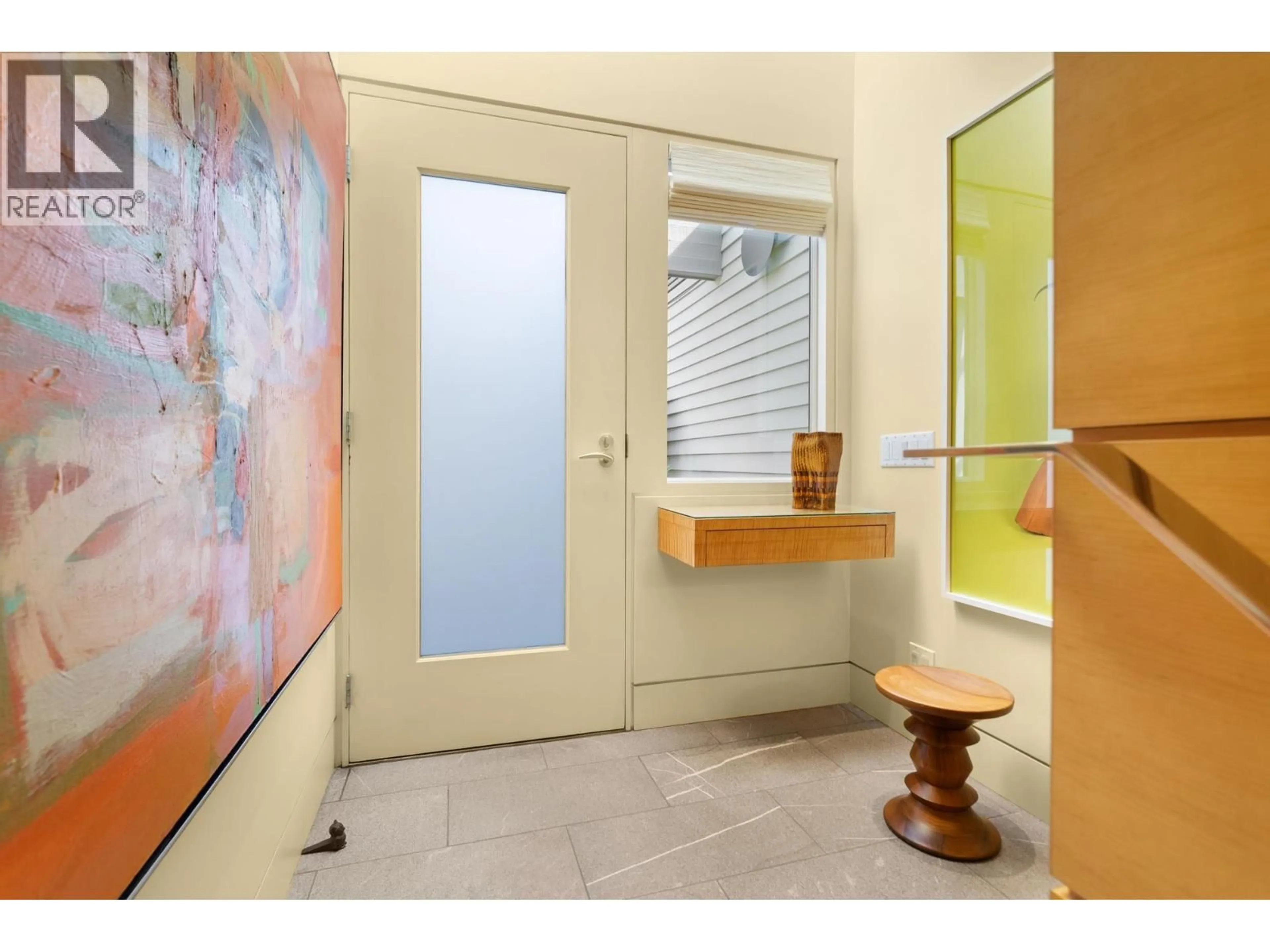 Indoor entryway for 2564 1ST AVENUE, Vancouver British Columbia V6K1G7