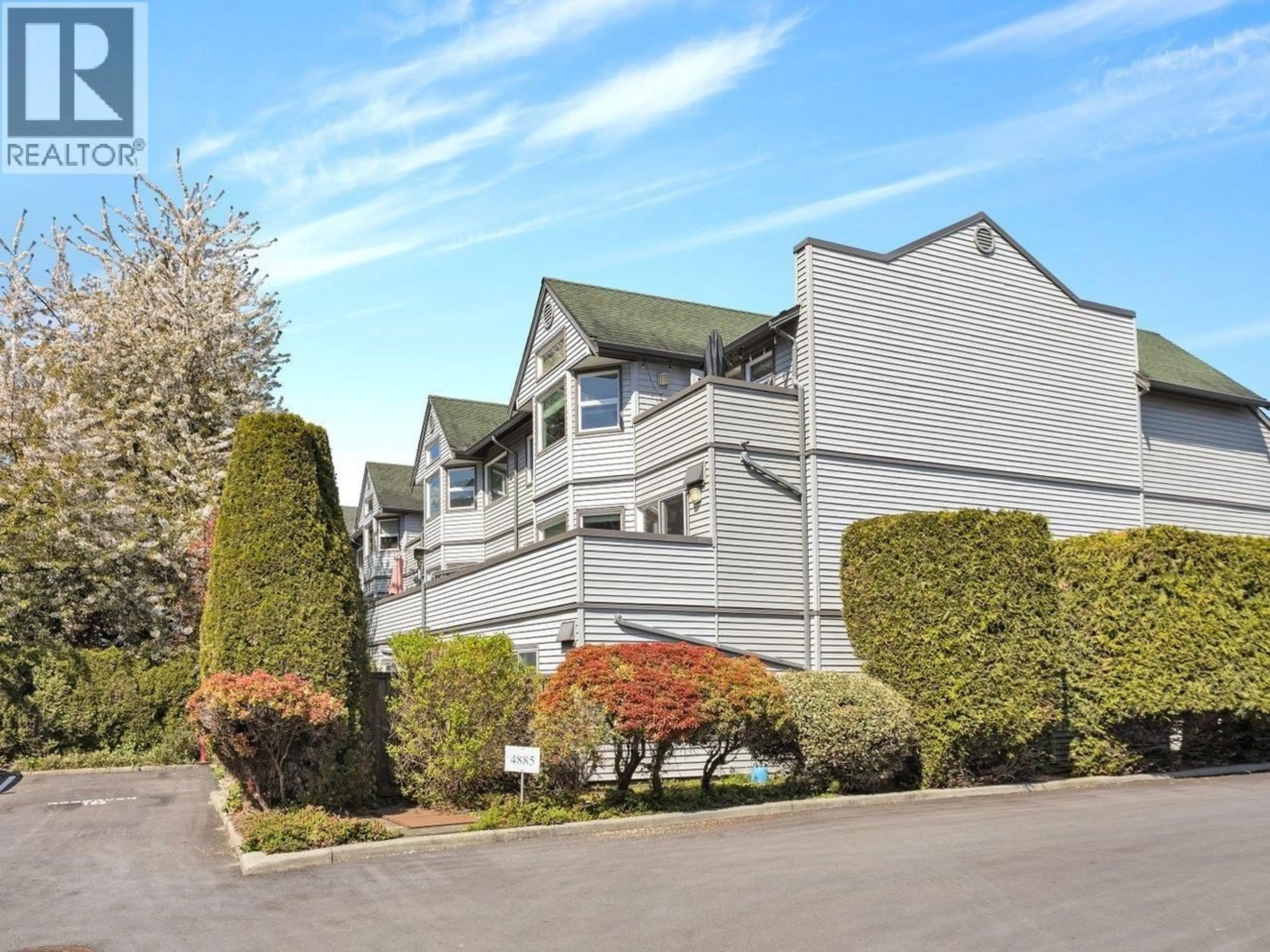 Patio, mountain view for 314 - 4885 53 STREET, Delta British Columbia V4K2Z3
