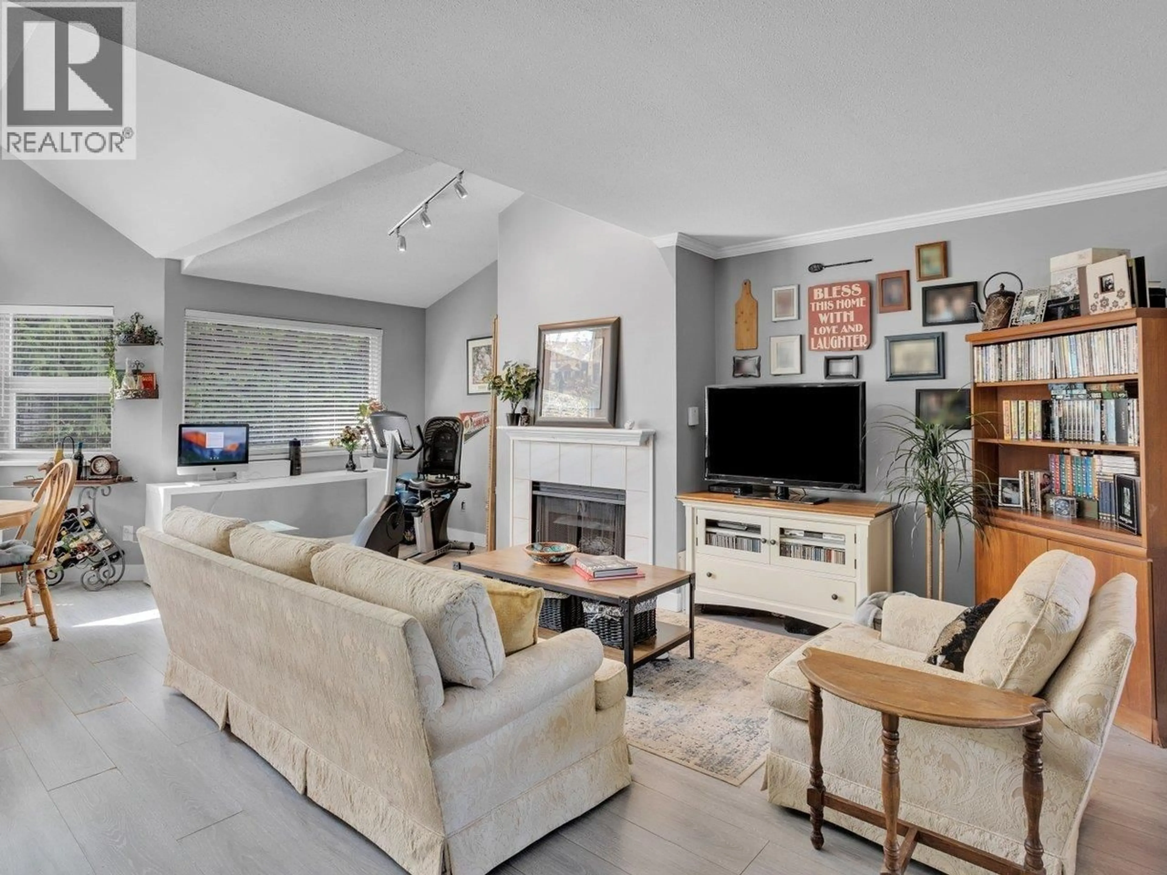 Living room with furniture, unknown for 314 - 4885 53 STREET, Delta British Columbia V4K2Z3