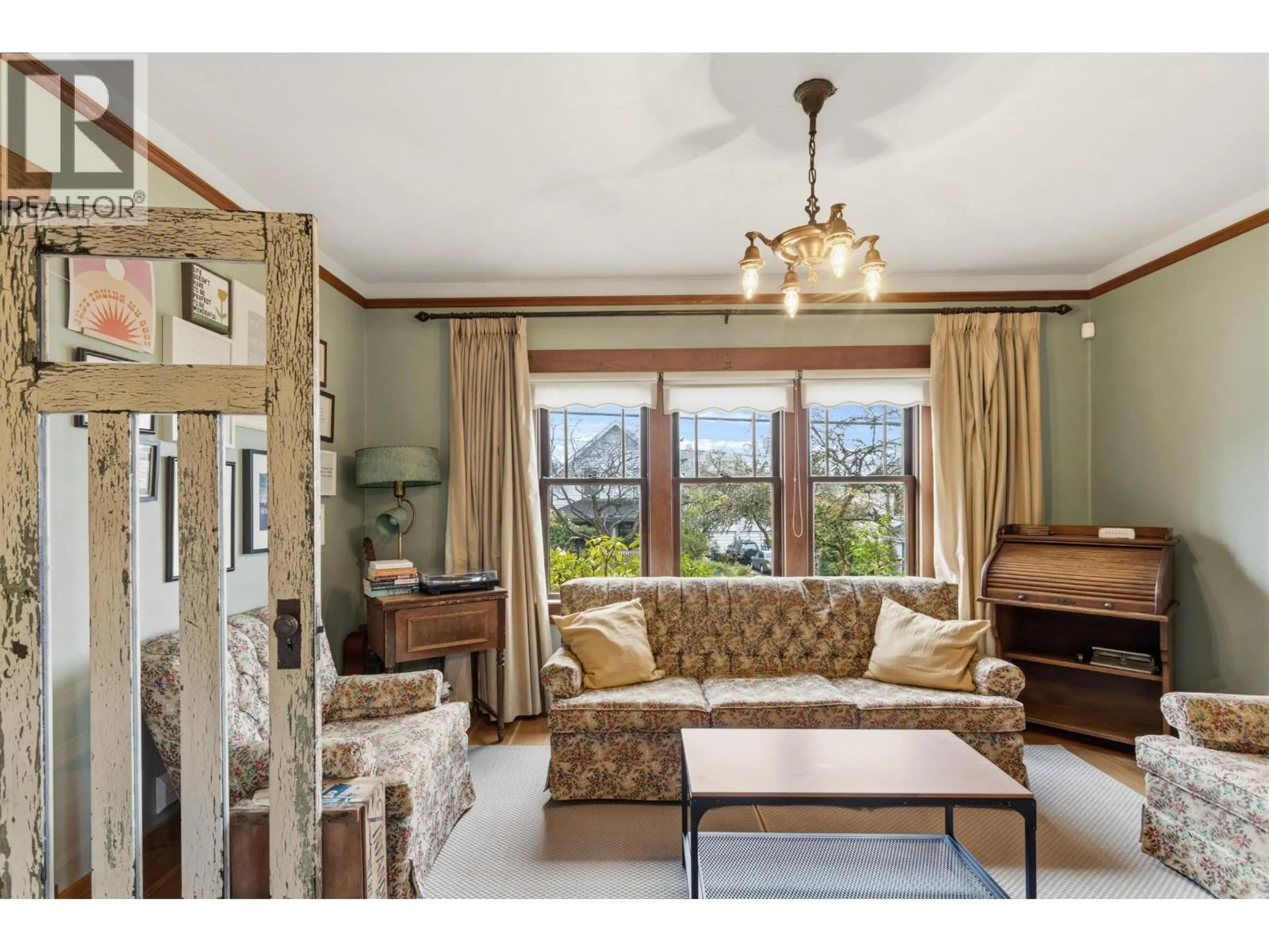 Living room with furniture, unknown for 905 THIRD AVENUE, New Westminster British Columbia V3M1P4