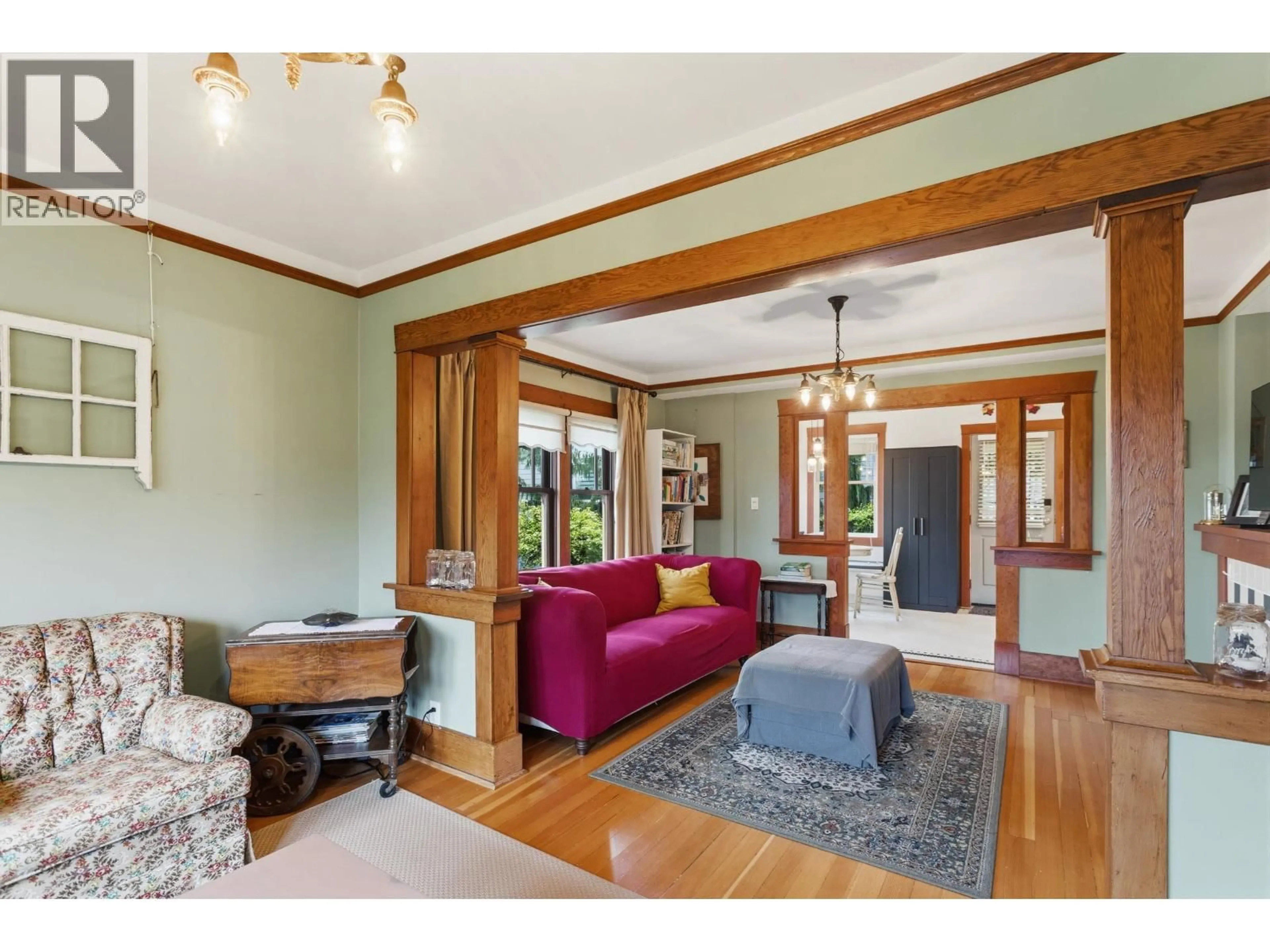 Living room with furniture, wood/laminate floor for 905 THIRD AVENUE, New Westminster British Columbia V3M1P4