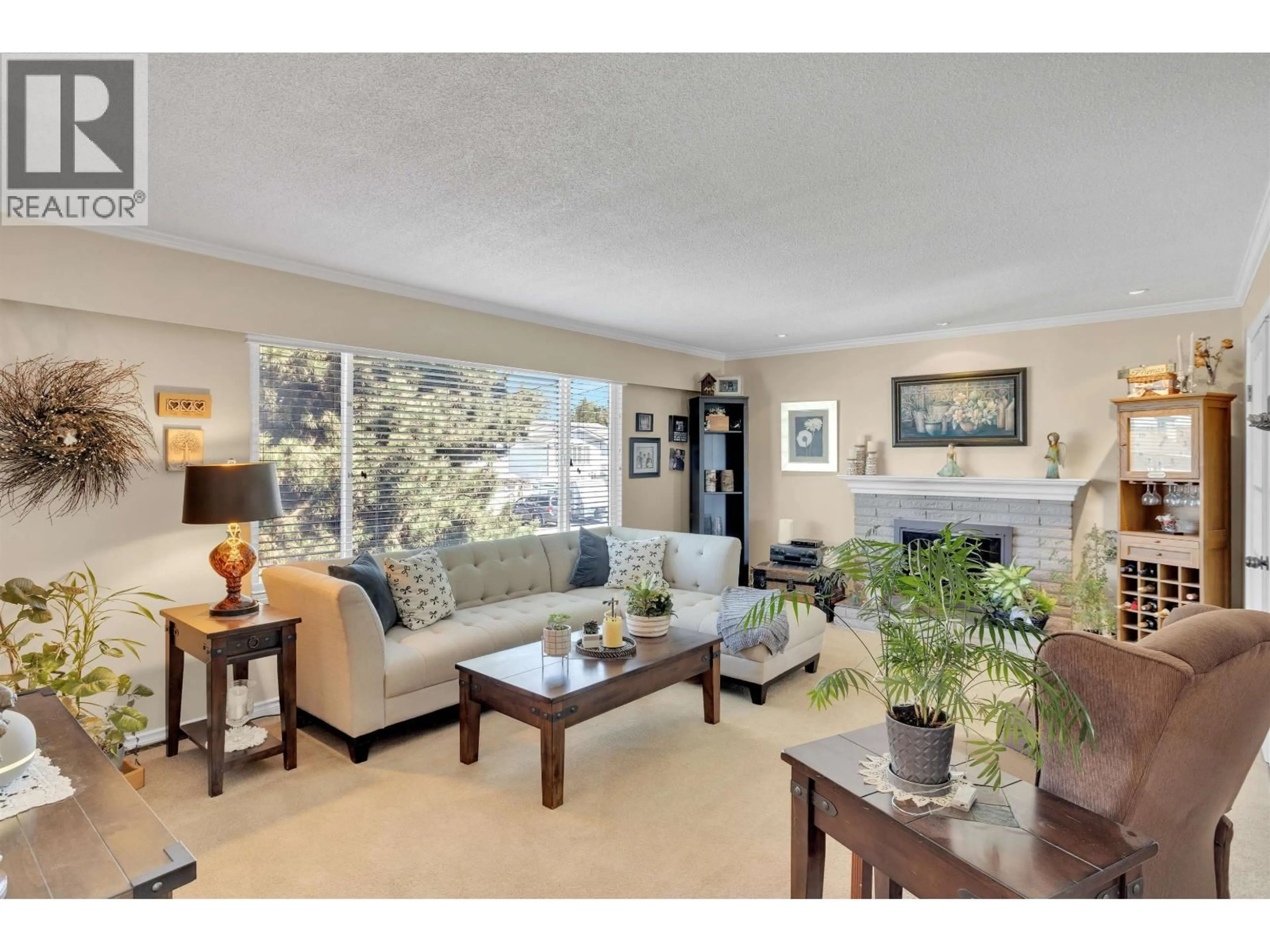 Living room with furniture, unknown for 5444 45 AVENUE, Delta British Columbia V4K1L4