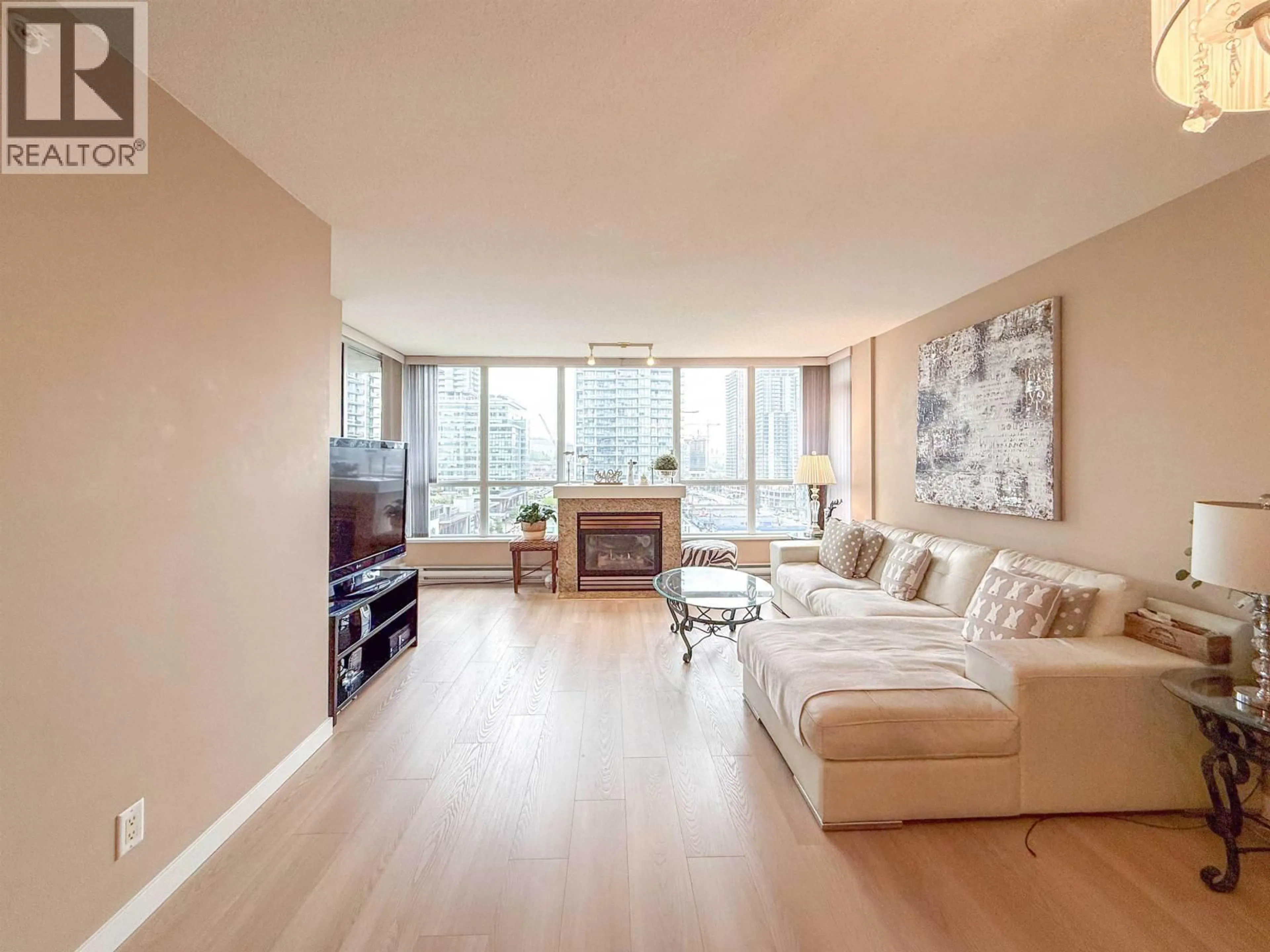 Living room with furniture, unknown for 1507 - 2138 MADISON AVENUE, Burnaby British Columbia V5C6T6