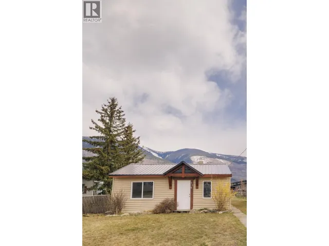 956 4TH AVENUE, McBride 3