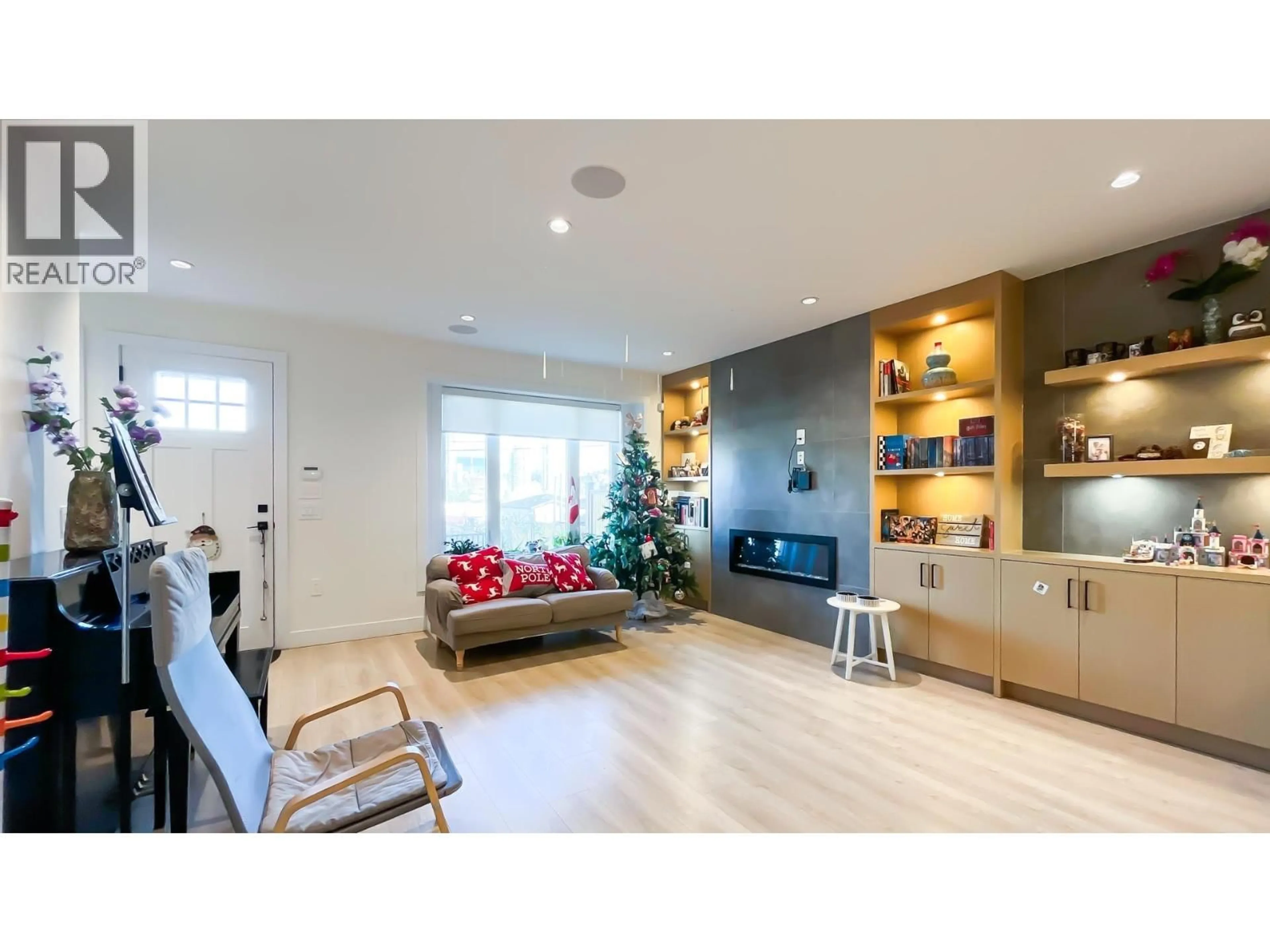 Living room with furniture, wood/laminate floor for 5086 MANOR STREET, Burnaby British Columbia V5G1B5