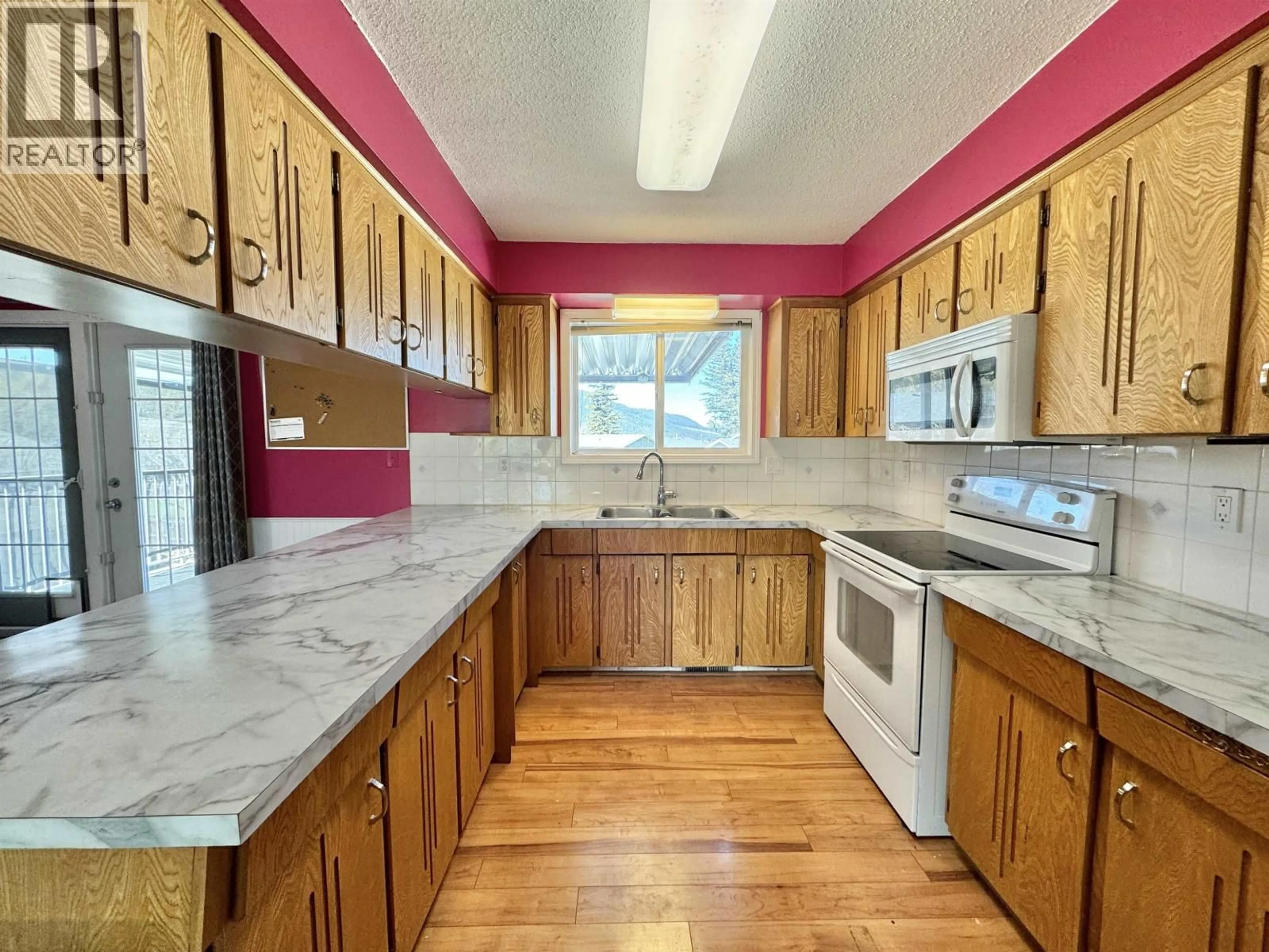 Standard kitchen, unknown for 245 LITZENBURG CRESCENT, Williams Lake British Columbia V2G4G7