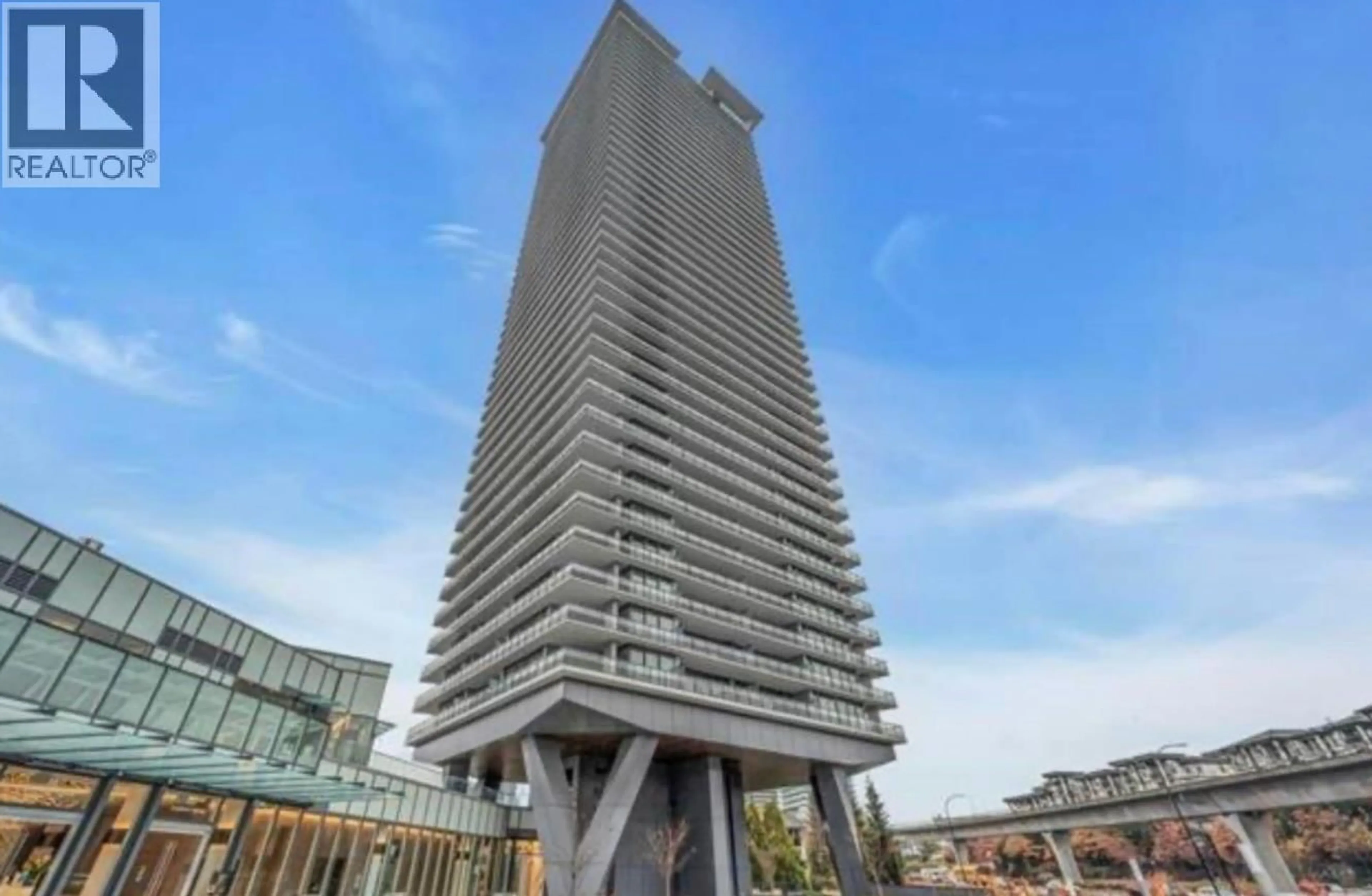 Indoor foyer for 607 - 4720 LOUGHEED HIGHWAY, Burnaby British Columbia V5C0M8