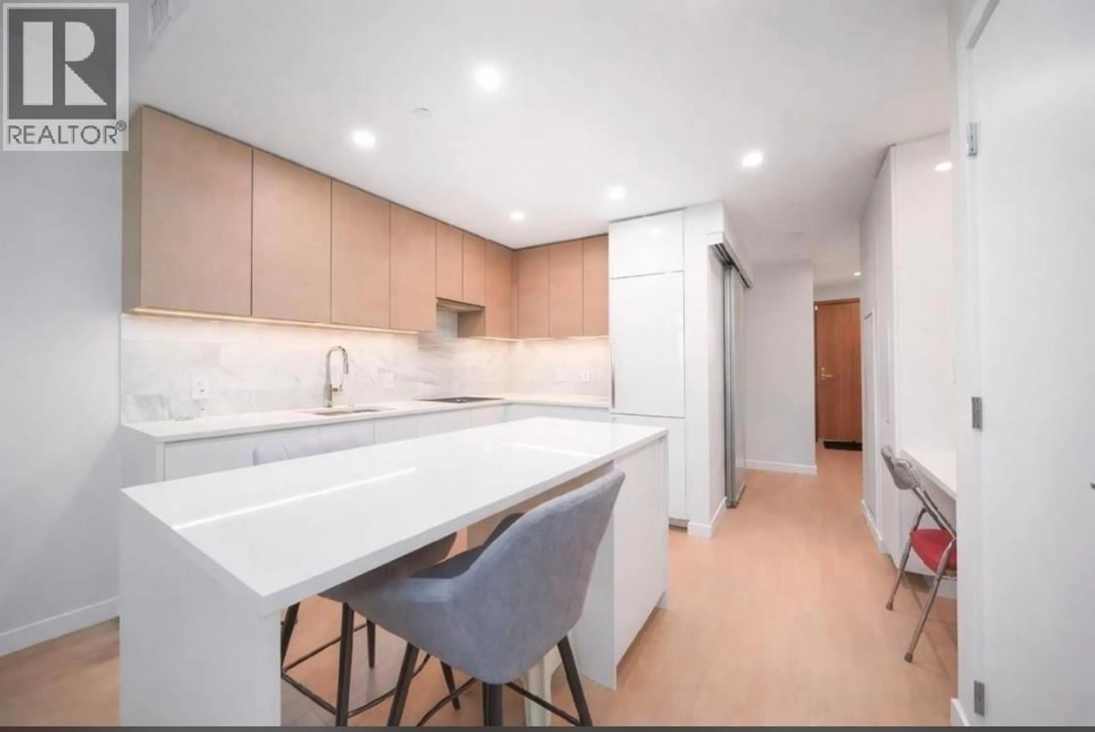 Unknown for 909 - 2108 GILMORE AVENUE, Burnaby British Columbia V5C0N8