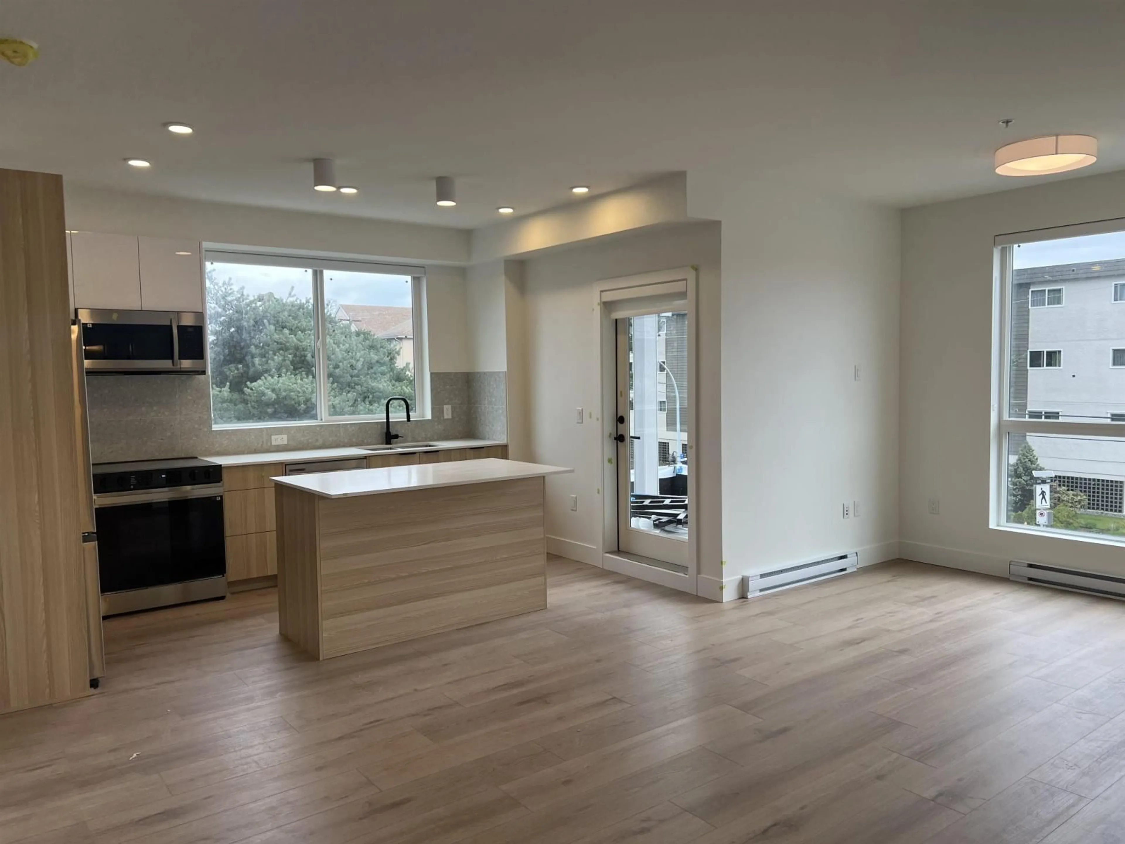 Open concept kitchen, wood/laminate floor for 233 - 20769 FRASER HIGHWAY, Langley British Columbia V0V0V0