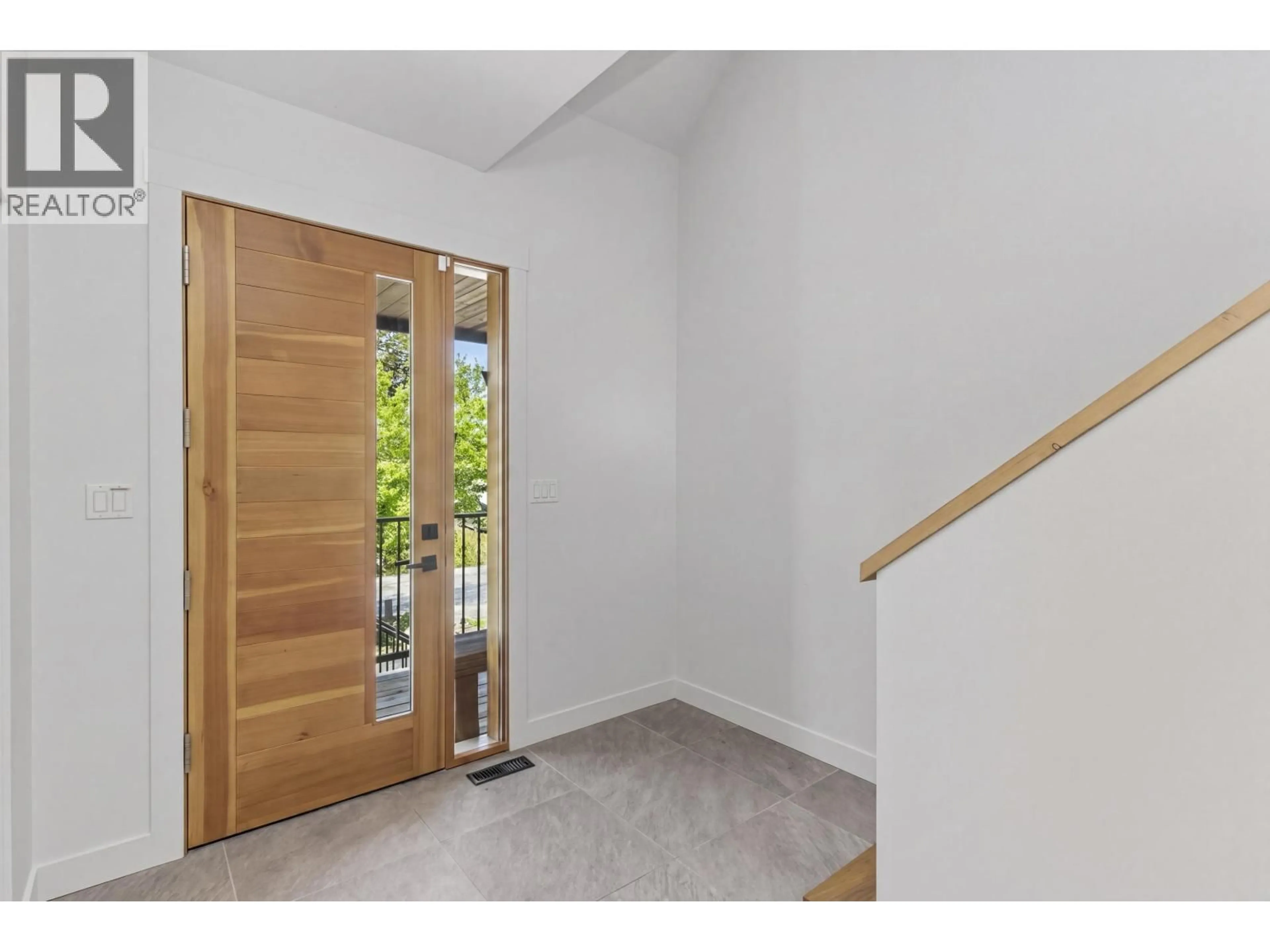 Indoor entryway for 1007 JAY CRESCENT, Squamish British Columbia V8B0P2