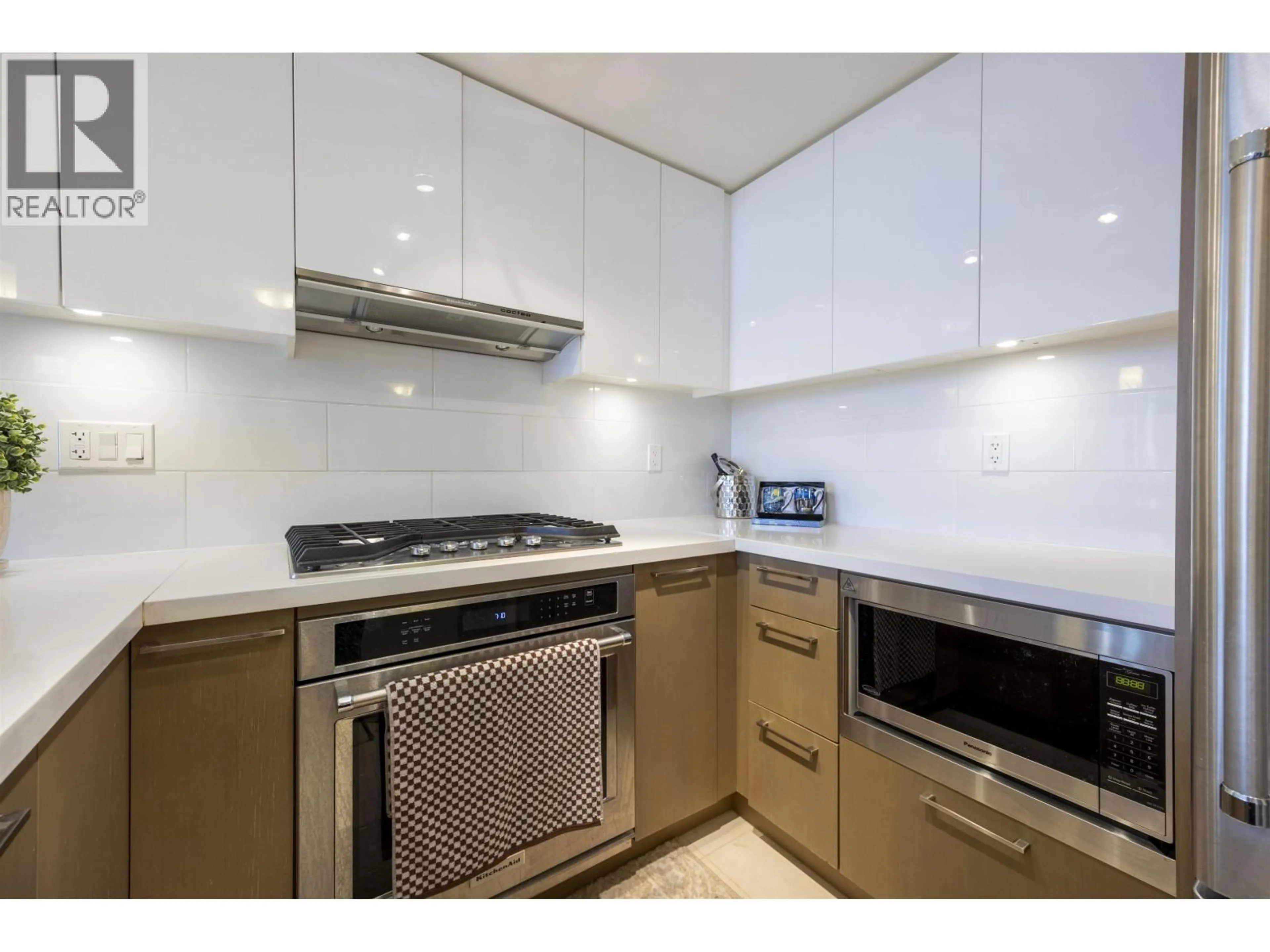 Standard kitchen, unknown for 2703 - 3080 LINCOLN AVENUE, Coquitlam British Columbia V3B0L9