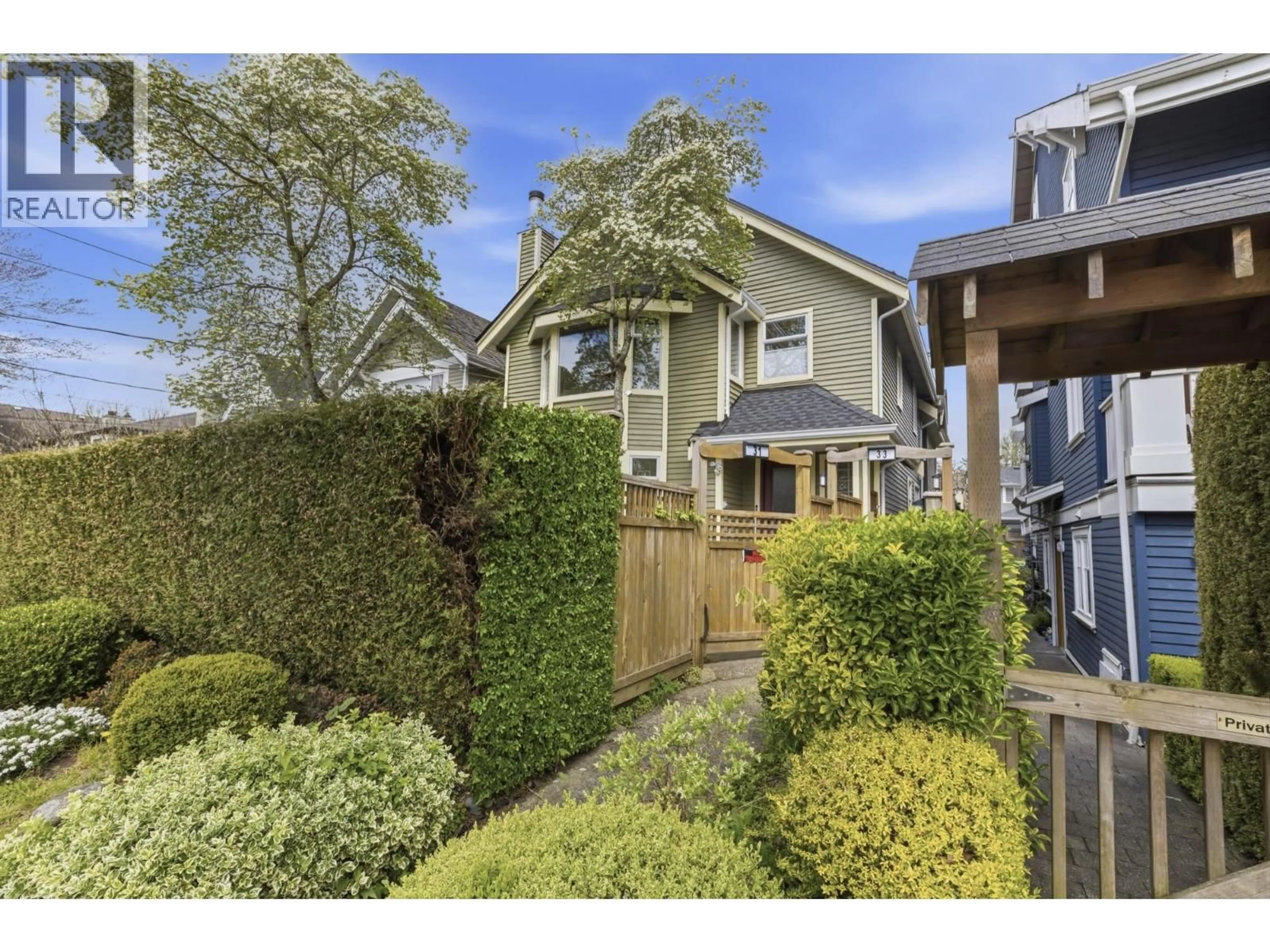 A pic from outside/outdoor area/front of a property/back of a property/a pic from drone, street for 31 15TH AVENUE, Vancouver British Columbia V5Y1X7