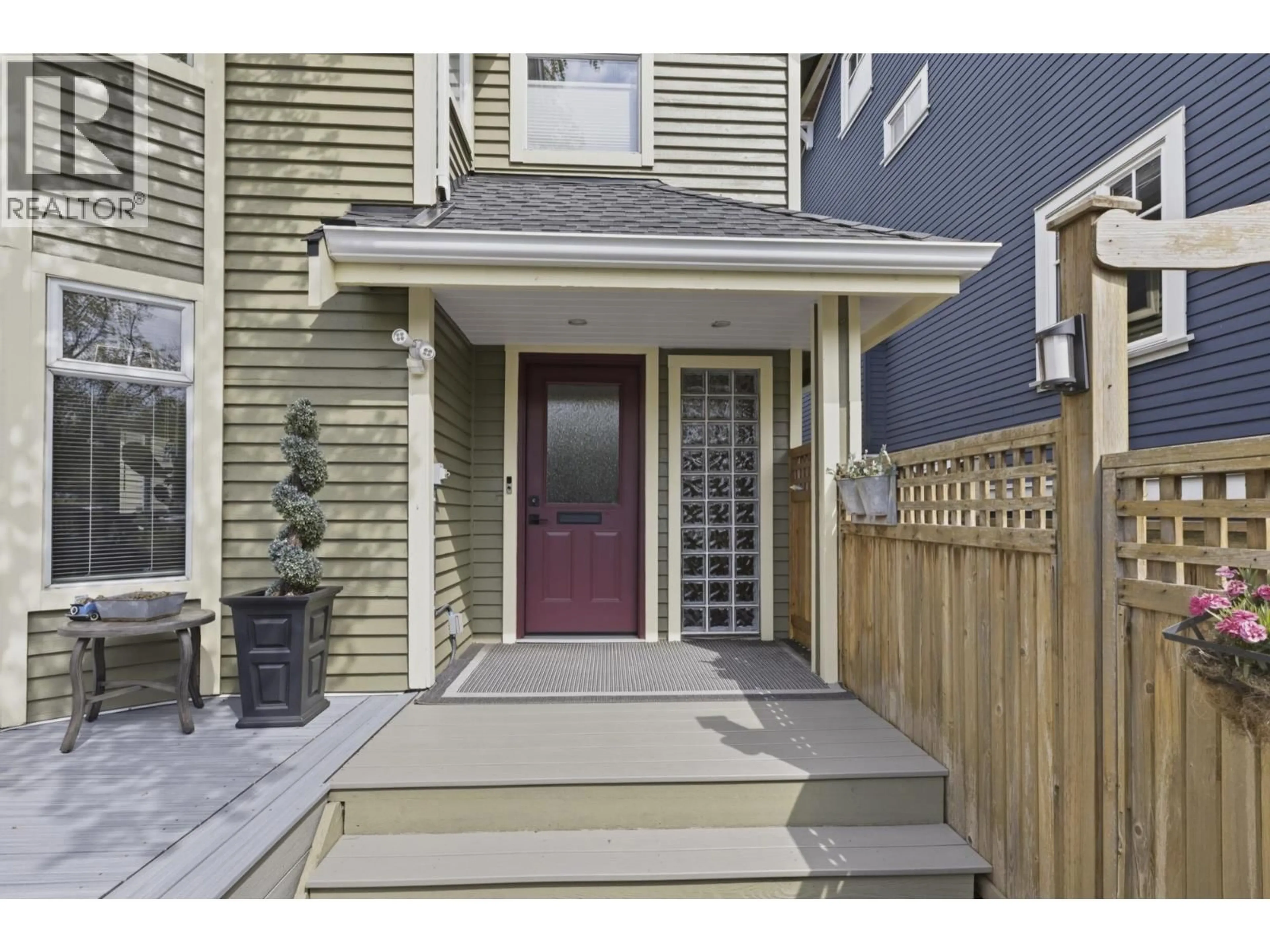 Indoor entryway for 31 15TH AVENUE, Vancouver British Columbia V5Y1X7