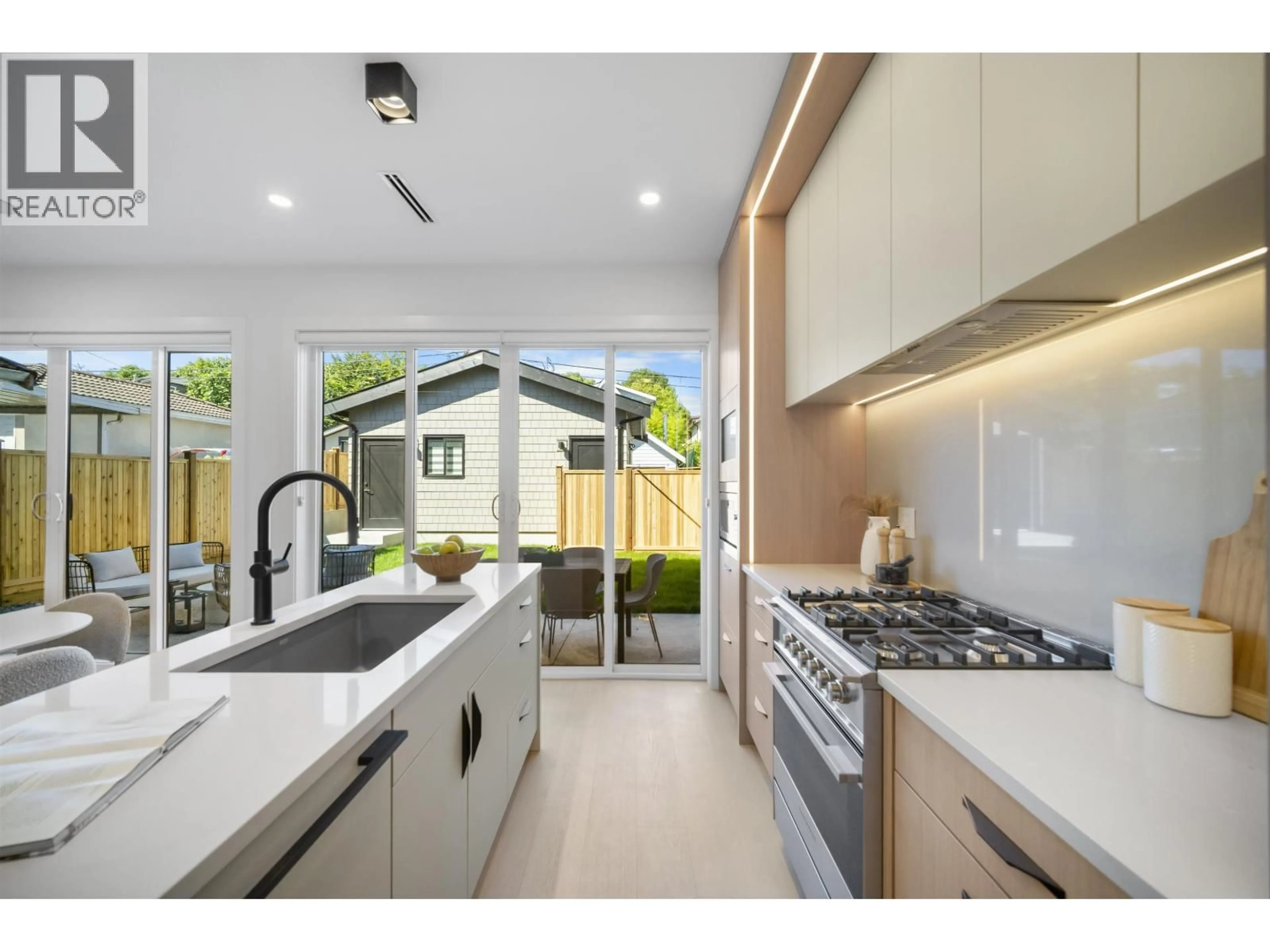 Contemporary kitchen, unknown for 2 - 5033 PRINCE ALBERT STREET, Vancouver British Columbia V5W3C5