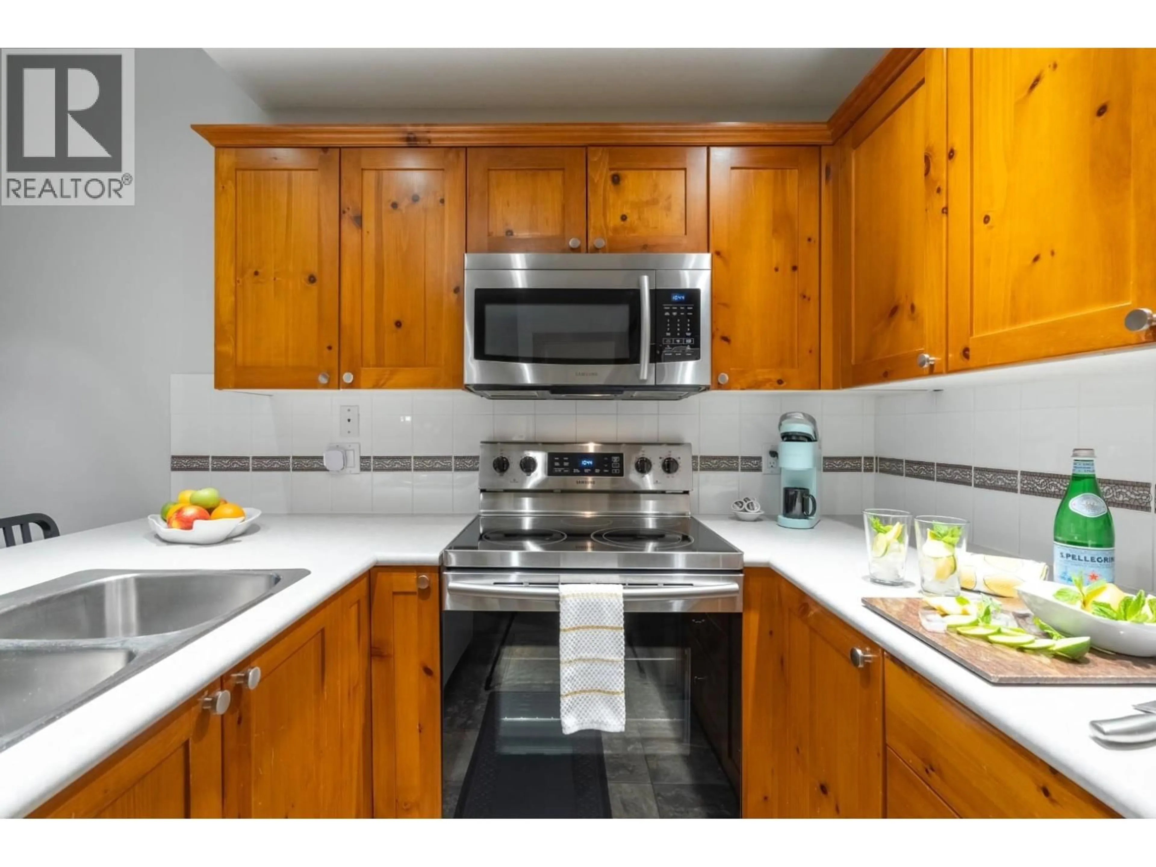 Standard kitchen, unknown for 28 - 4385 NORTHLANDS BOULEVARD, Whistler British Columbia V8E1C5