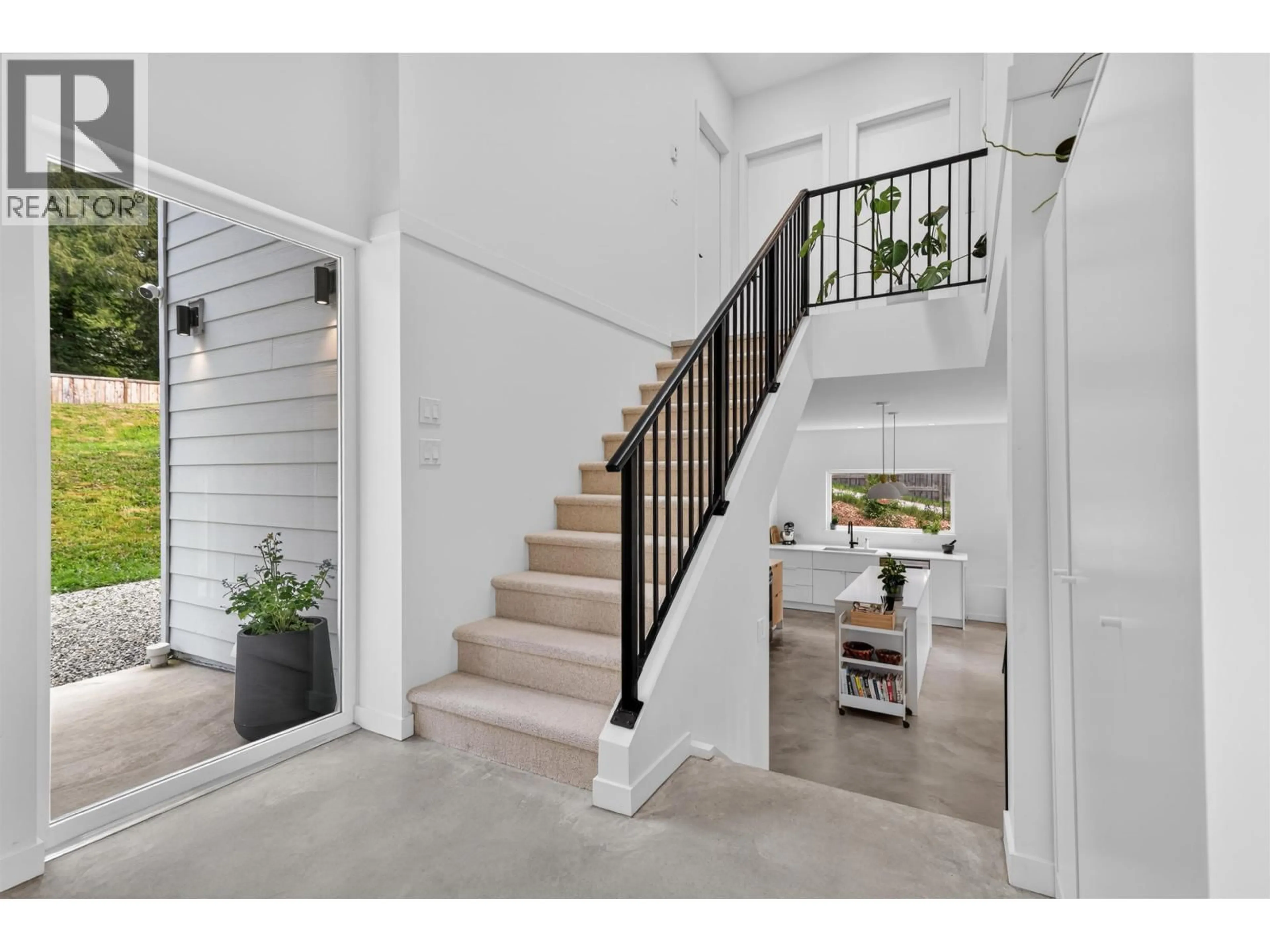 Indoor entryway for 3477 SPRUCE ROAD, Roberts Creek British Columbia V0N2W2