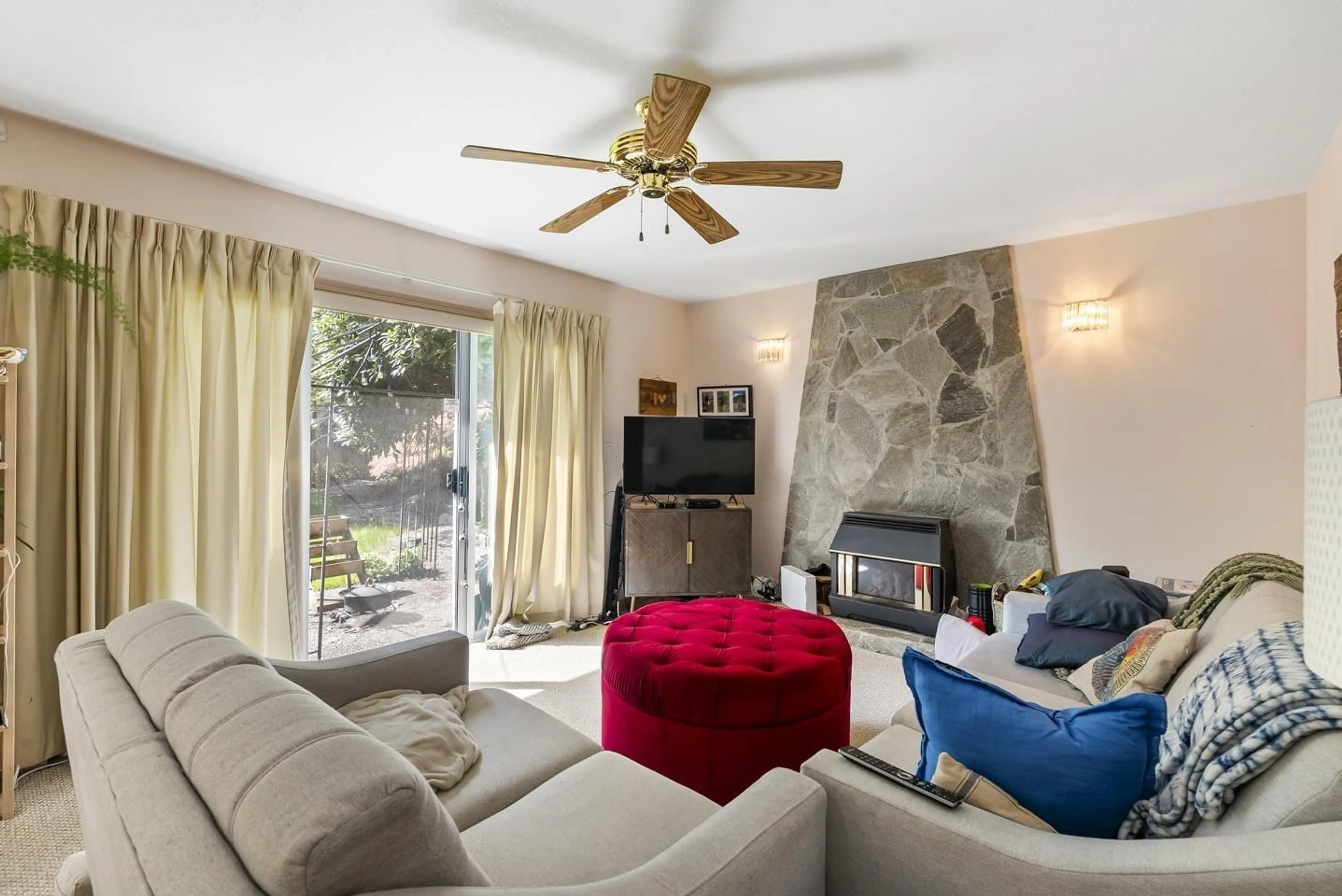 Living room with furniture, unknown for 21549 85B COURT, Langley British Columbia V1M2G4