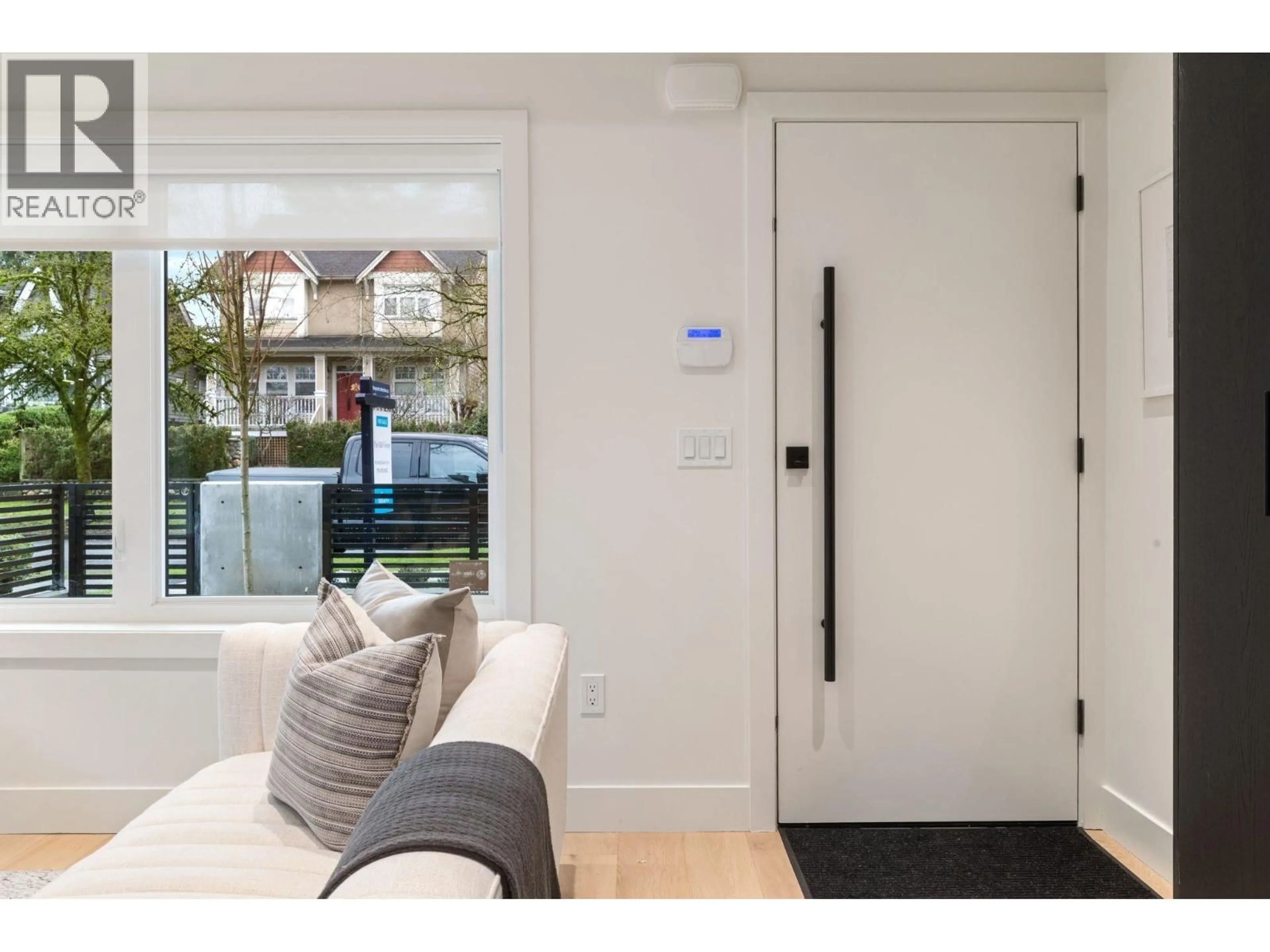 Indoor entryway for 1 - 2541 GRANT STREET, Vancouver British Columbia V5K3G6