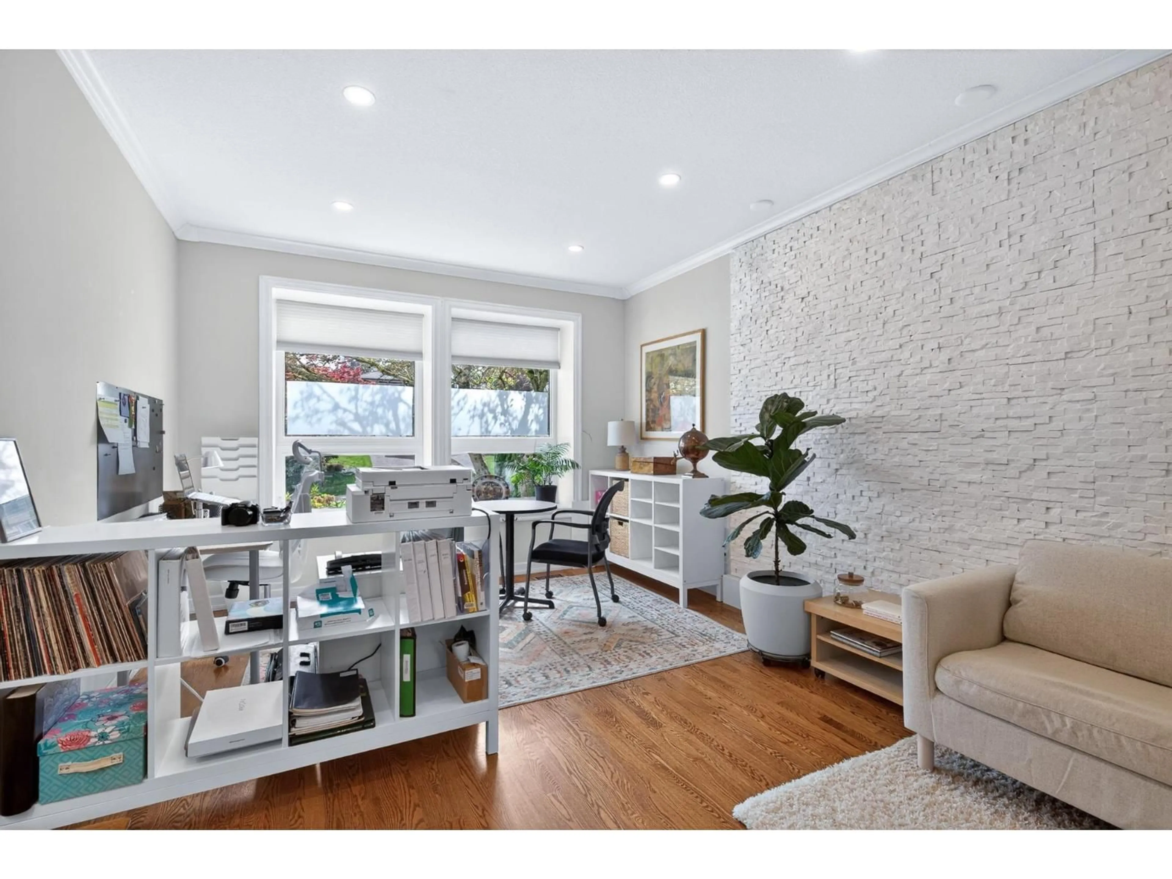 Living room with furniture, unknown for 34947 OAKHILL DRIVE, Abbotsford British Columbia V2S7R3