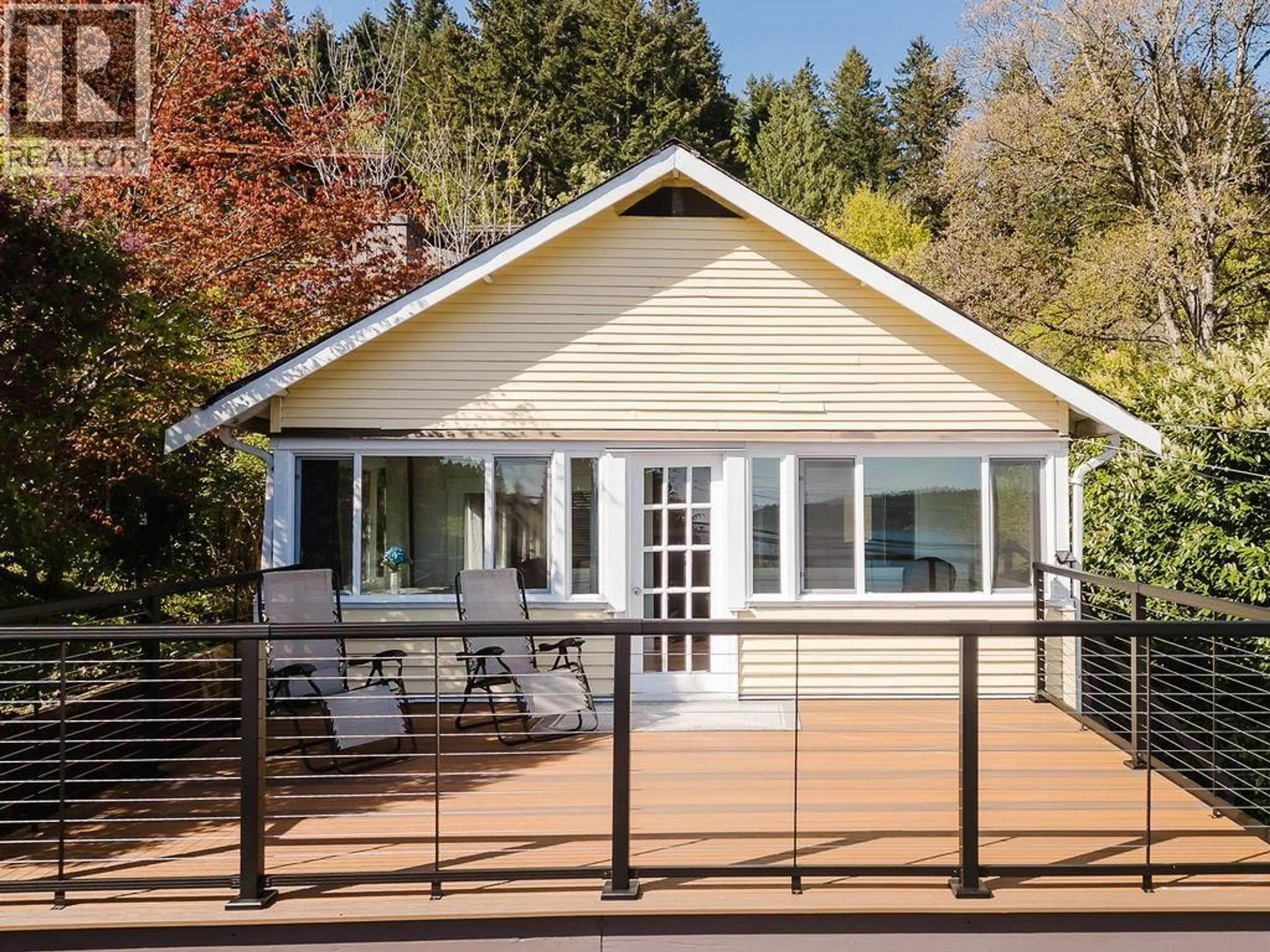 Home with vinyl exterior material, unknown for 462 CENTRAL AVENUE, Gibsons British Columbia V0N1V1