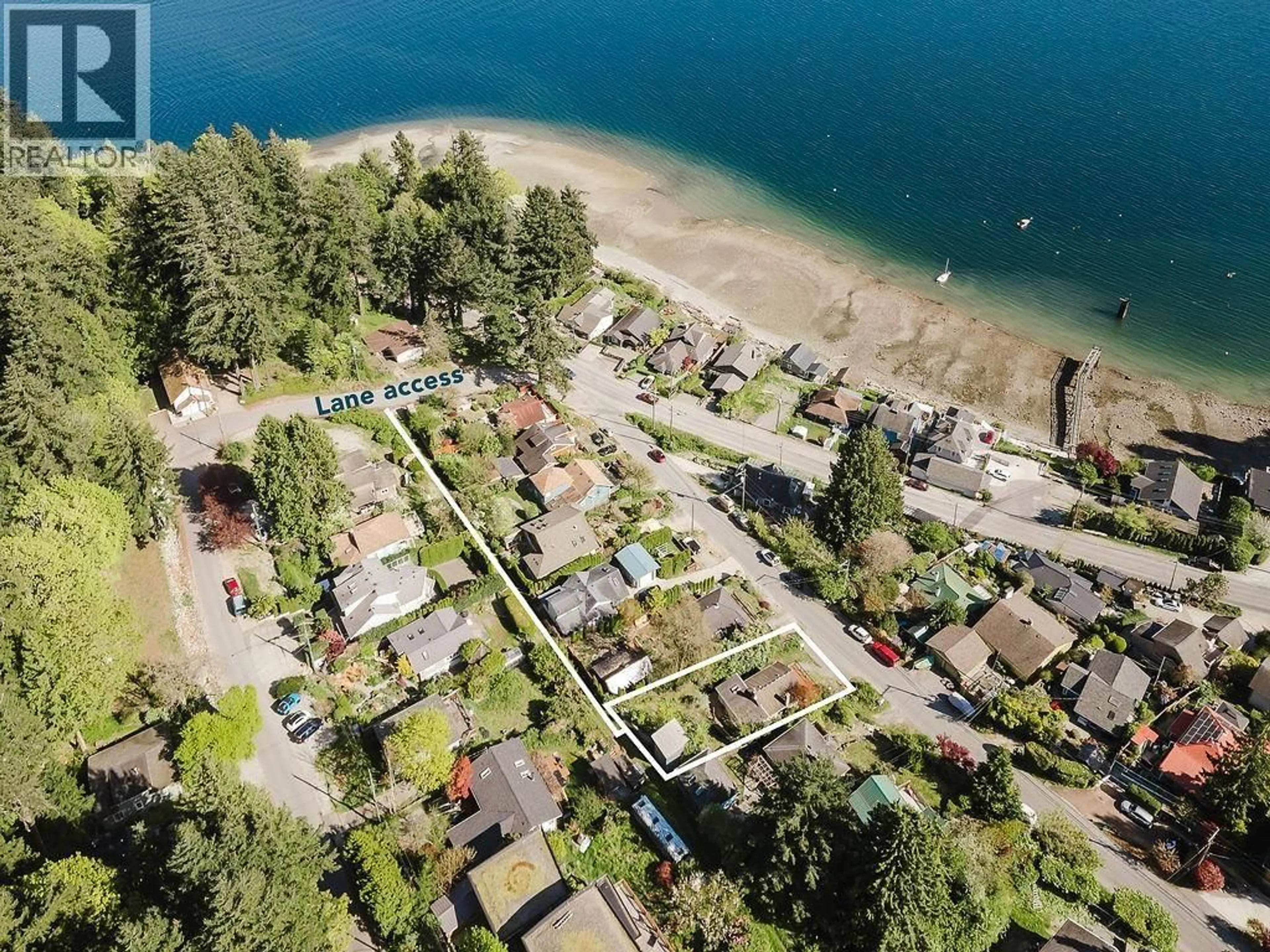 A pic from outside/outdoor area/front of a property/back of a property/a pic from drone, water/lake/river/ocean view for 462 CENTRAL AVENUE, Gibsons British Columbia V0N1V1