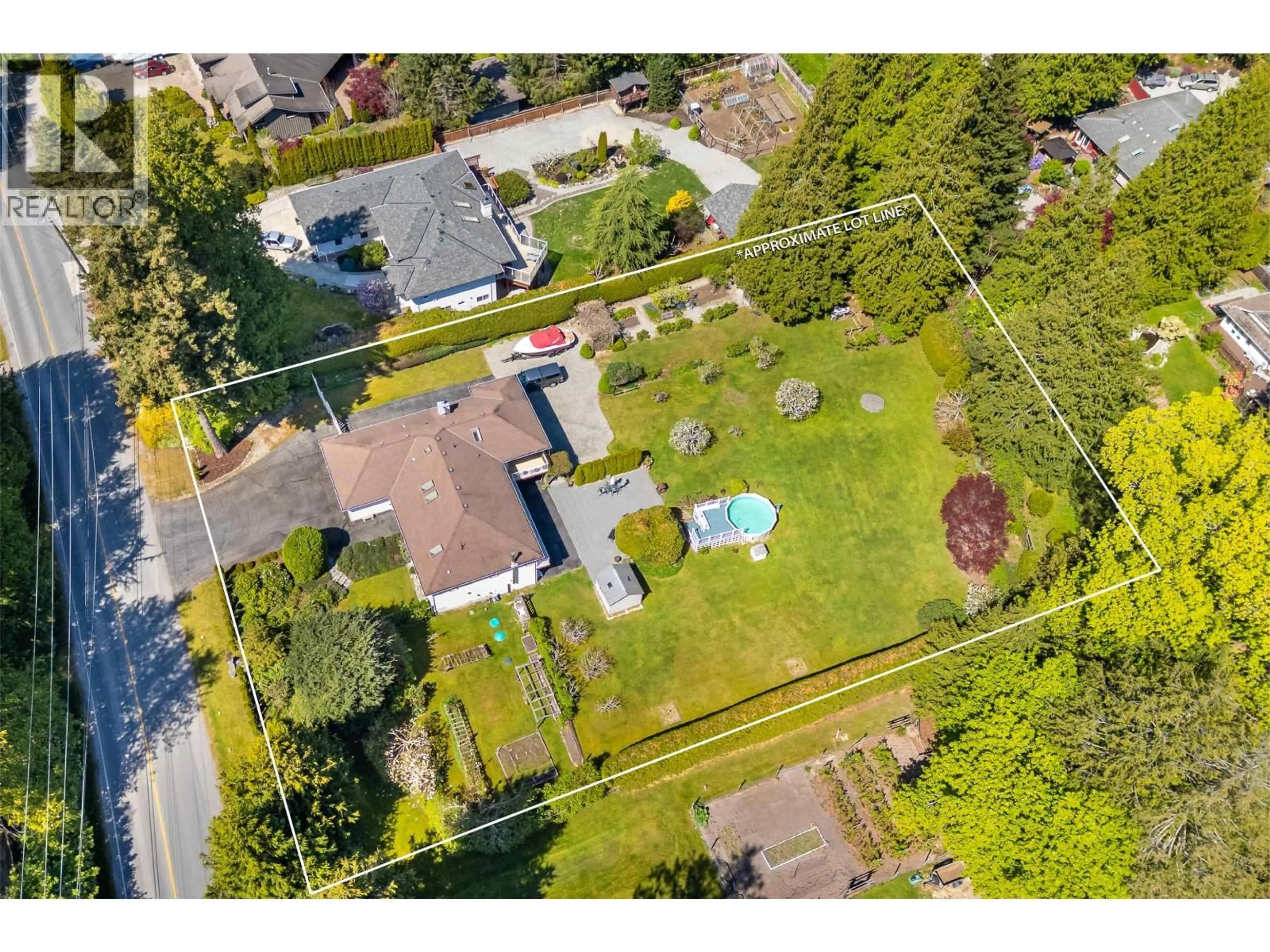 A pic from outside/outdoor area/front of a property/back of a property/a pic from drone, street for 7904 REDROOFFS ROAD, Halfmoon Bay British Columbia V7Z1A4
