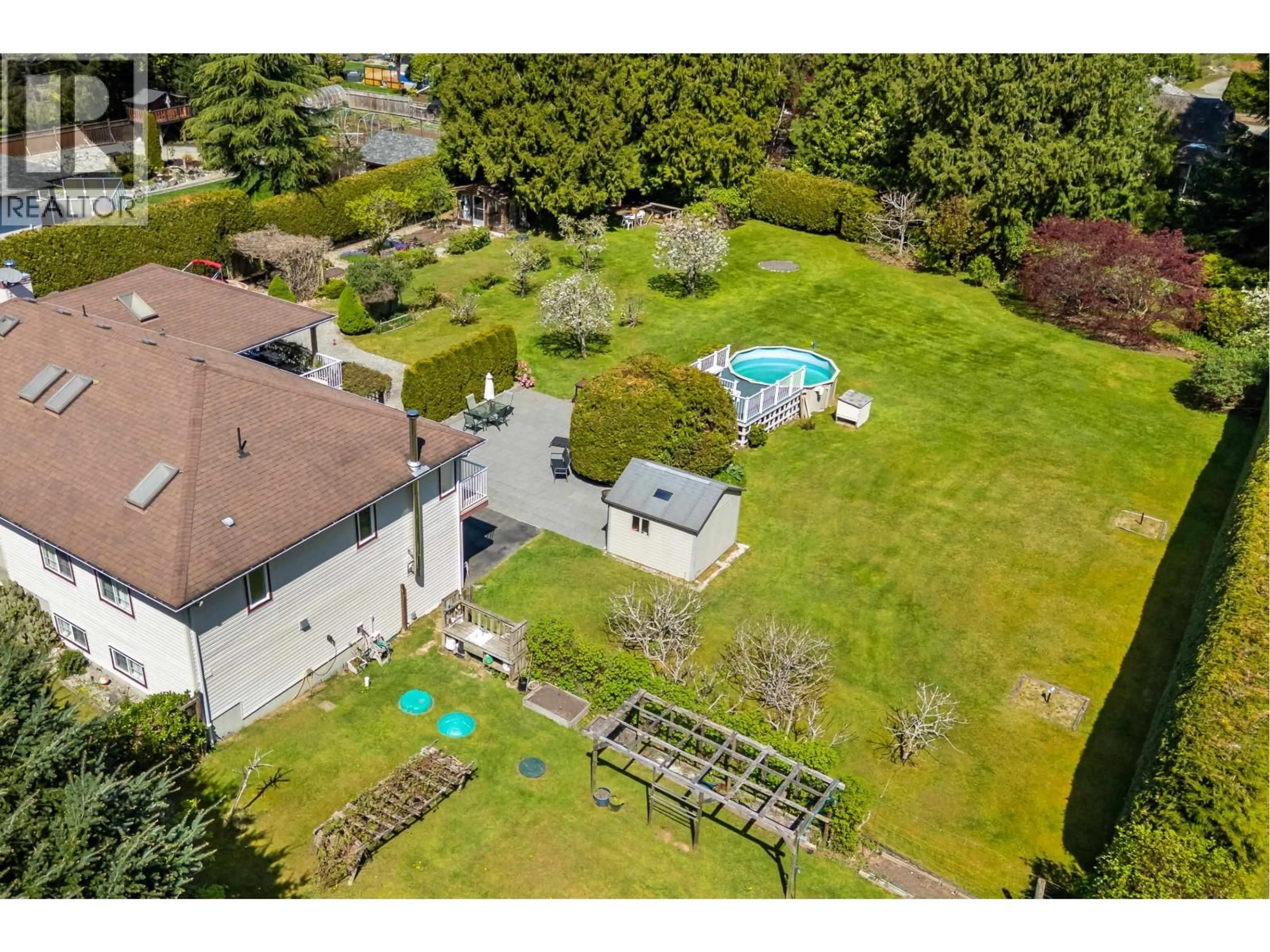 A pic from outside/outdoor area/front of a property/back of a property/a pic from drone, unknown for 7904 REDROOFFS ROAD, Halfmoon Bay British Columbia V7Z1A4
