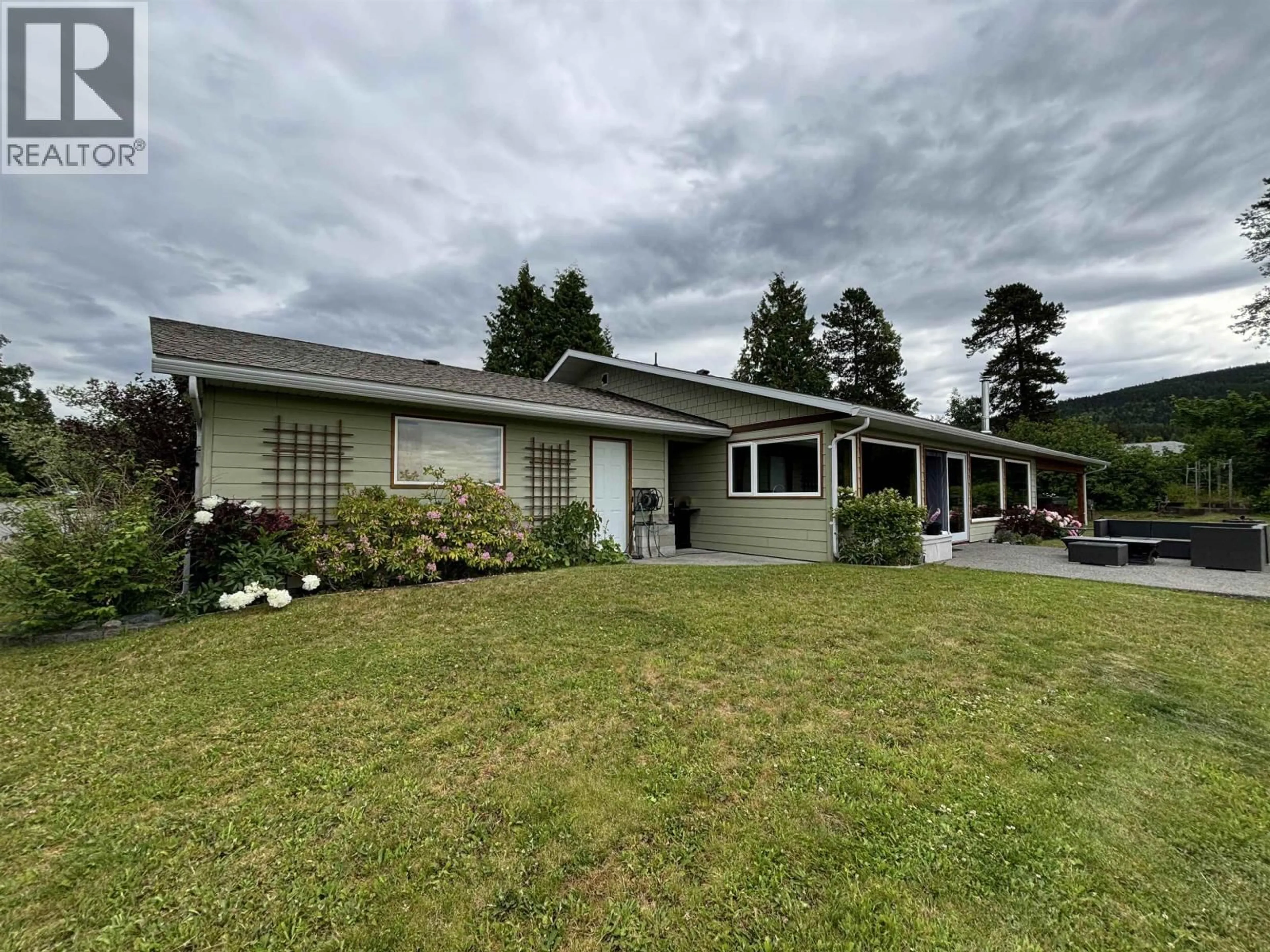 A pic from outside/outdoor area/front of a property/back of a property/a pic from drone, street for 4022 SKOGLUND STREET, Terrace British Columbia V8G2W9