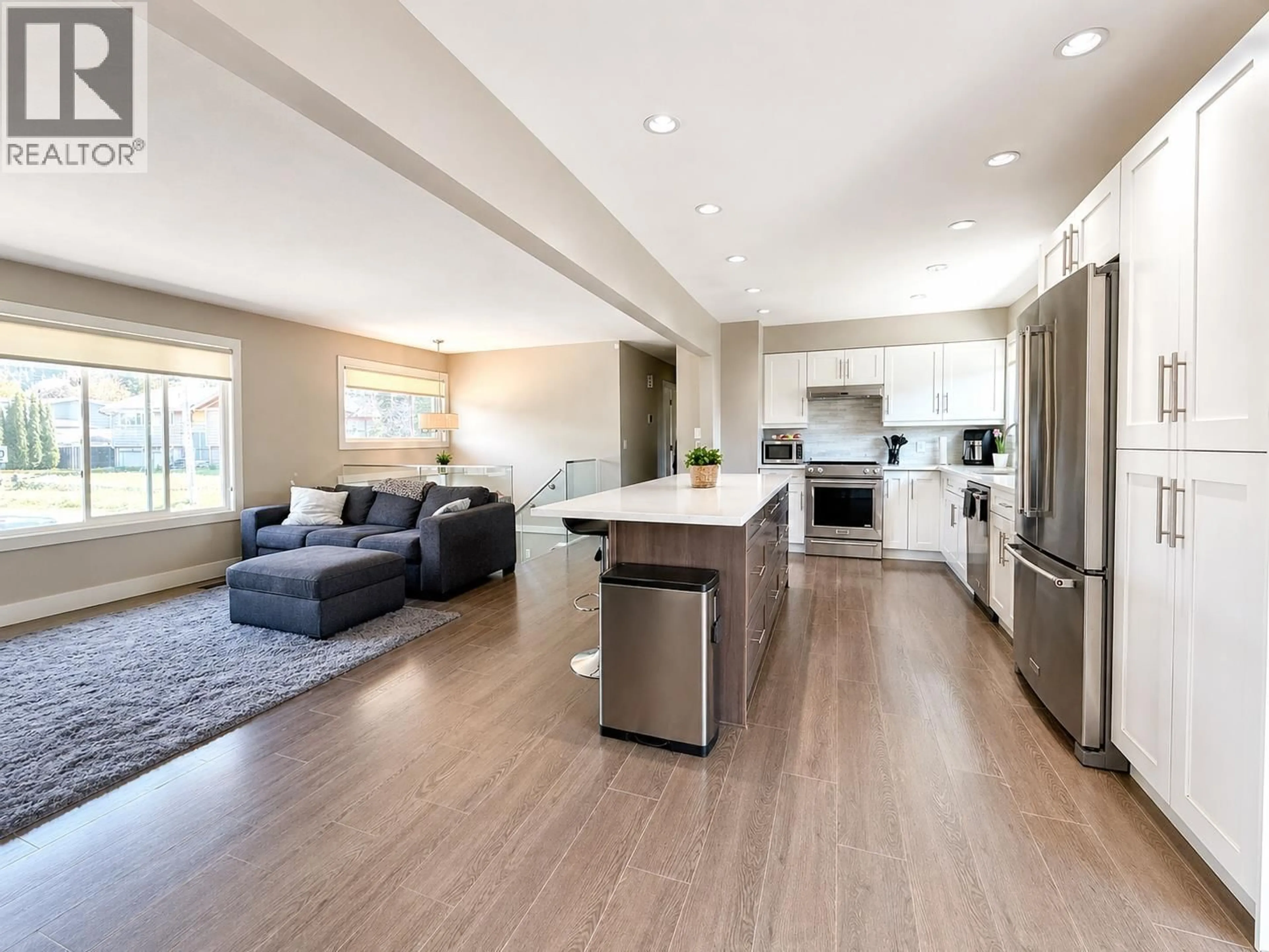 Open concept kitchen, unknown for 1820 CEDAR DRIVE, Squamish British Columbia V8B0X6