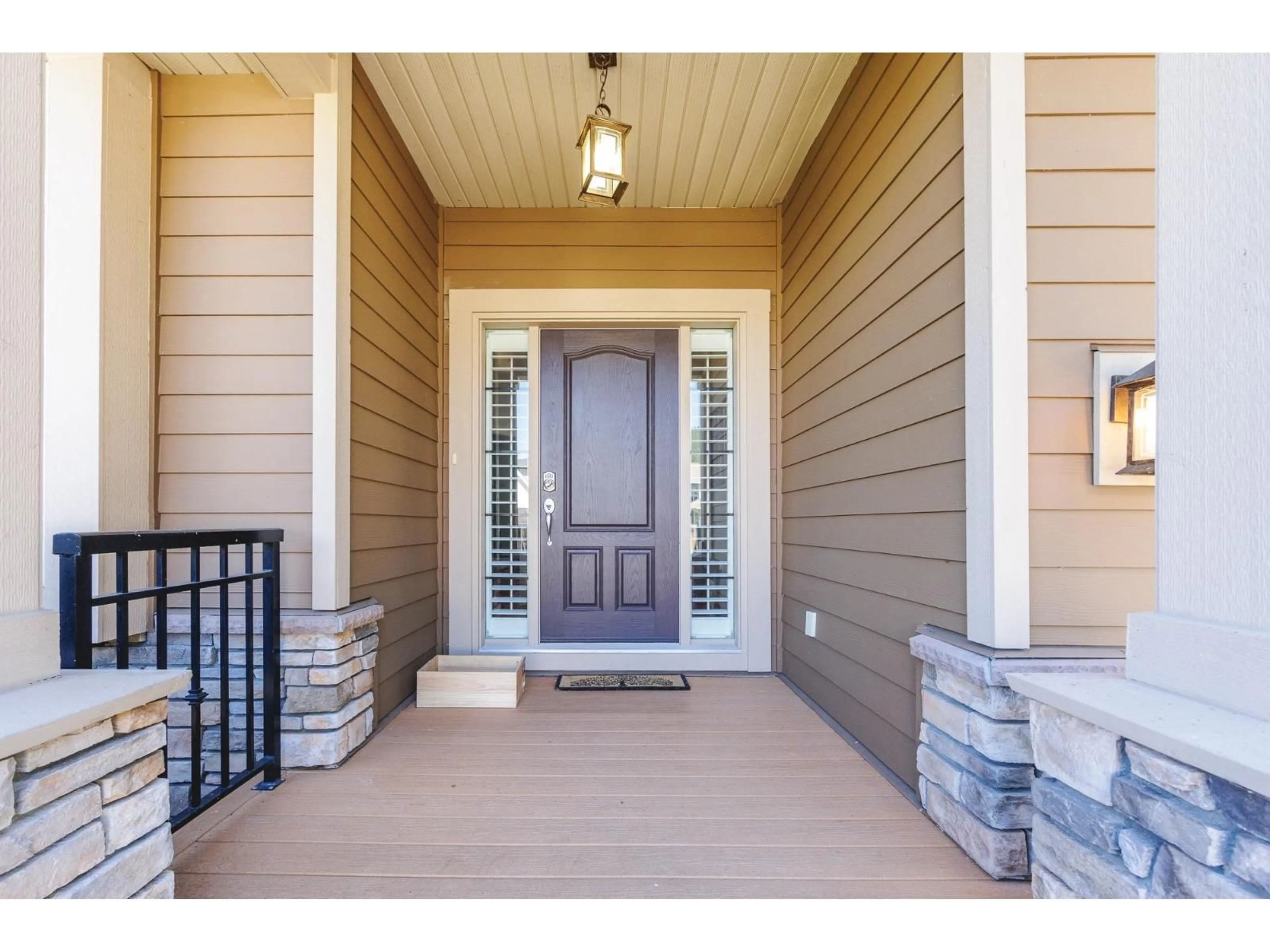 Indoor entryway for 33 - 14550 MORRIS VALLEY ROAD, Mission British Columbia V0M1A1