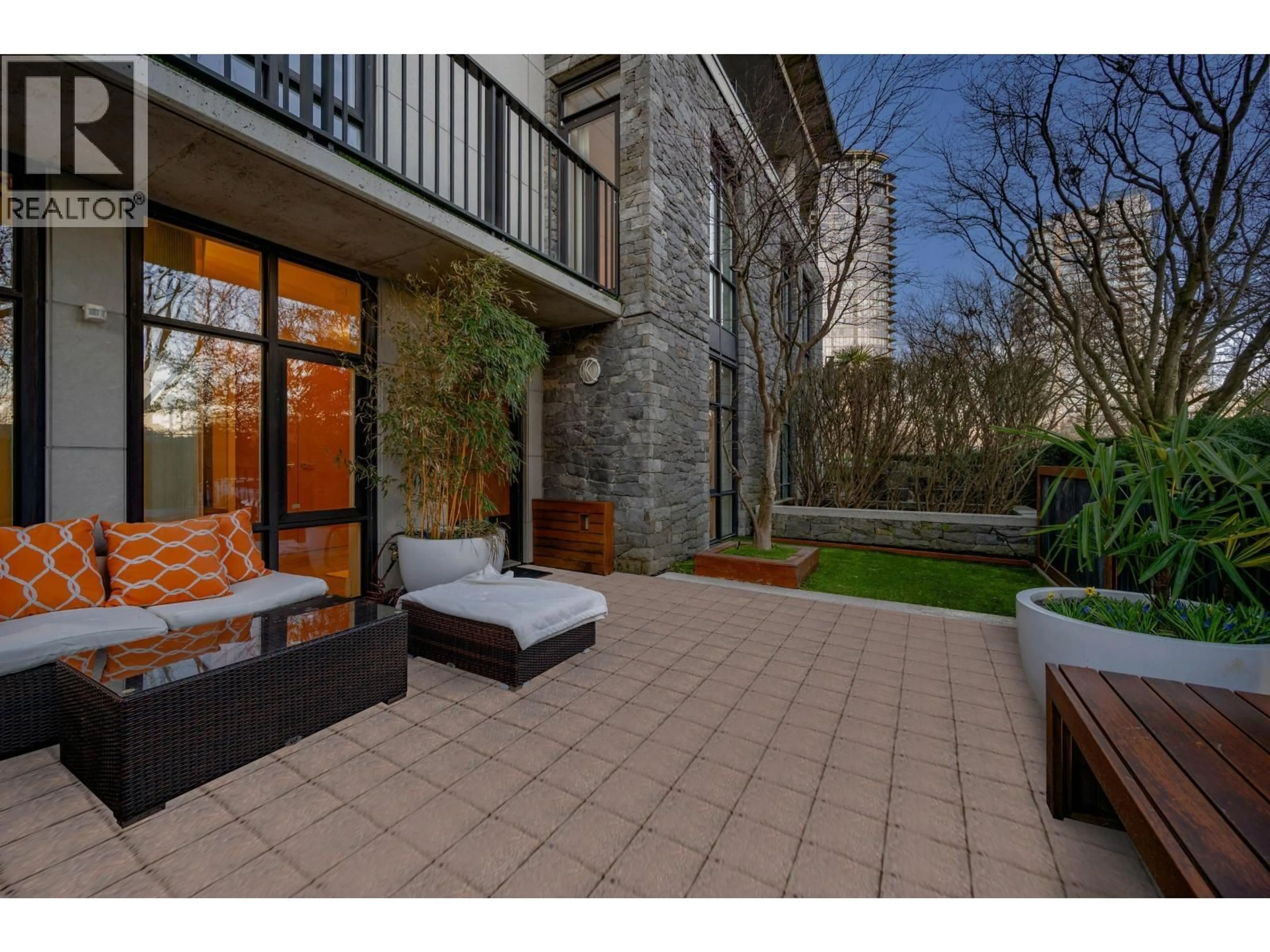 Patio, street for 595 BEACH CRESCENT, Vancouver British Columbia V6Z3E4