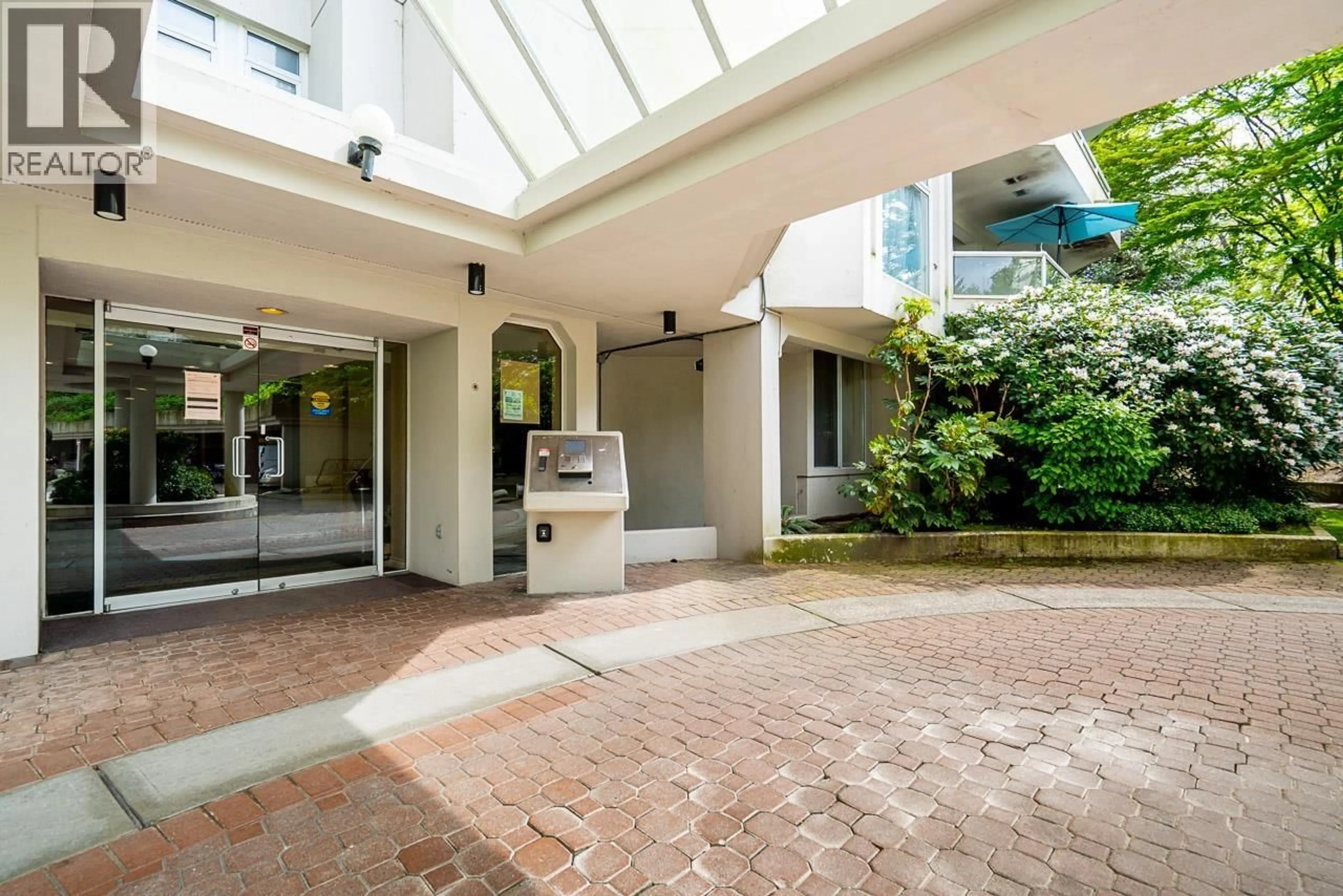 Indoor foyer for 706 - 69 JAMIESON COURT, New Westminster British Columbia V3L5R3