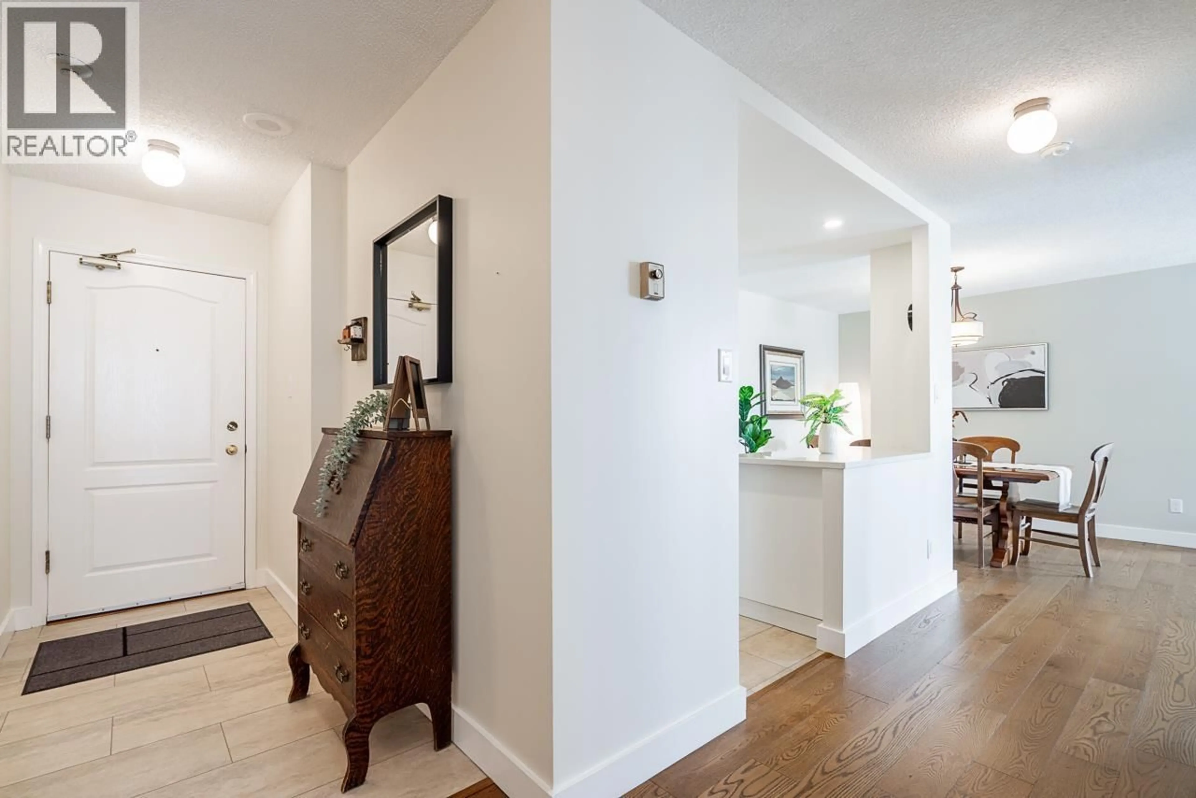 Indoor entryway for 706 - 69 JAMIESON COURT, New Westminster British Columbia V3L5R3