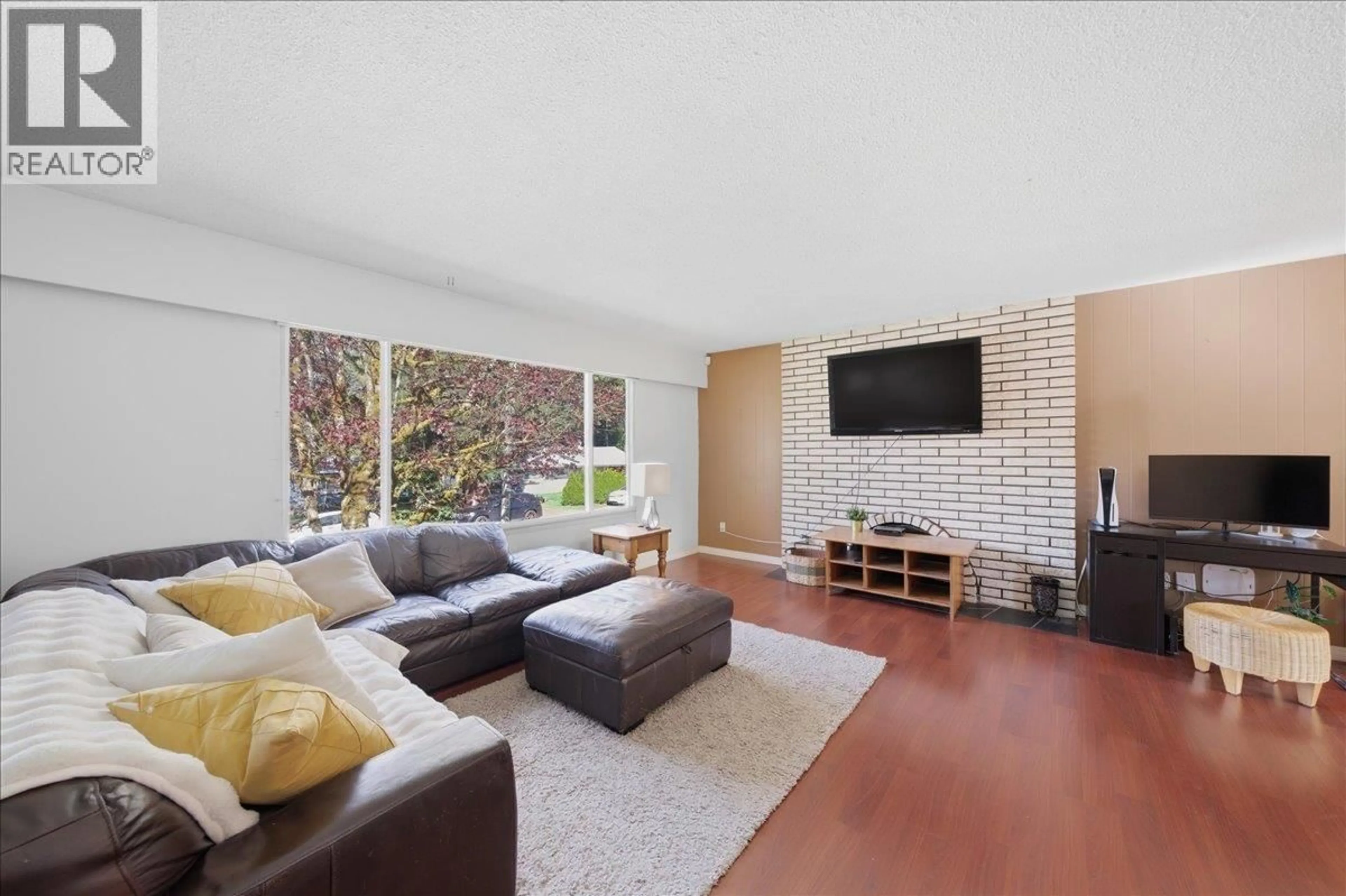 Living room with furniture, unknown for 12014 208 STREET, Maple Ridge British Columbia V2X4W8