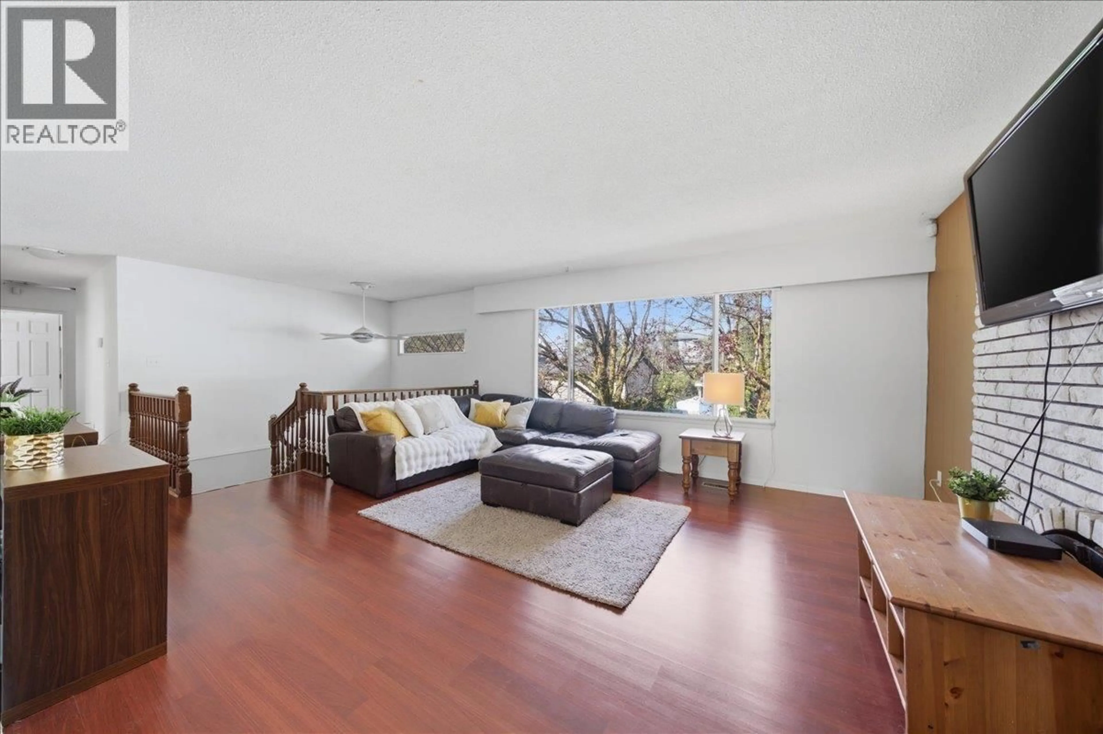 Living room with furniture, unknown for 12014 208 STREET, Maple Ridge British Columbia V2X4W8