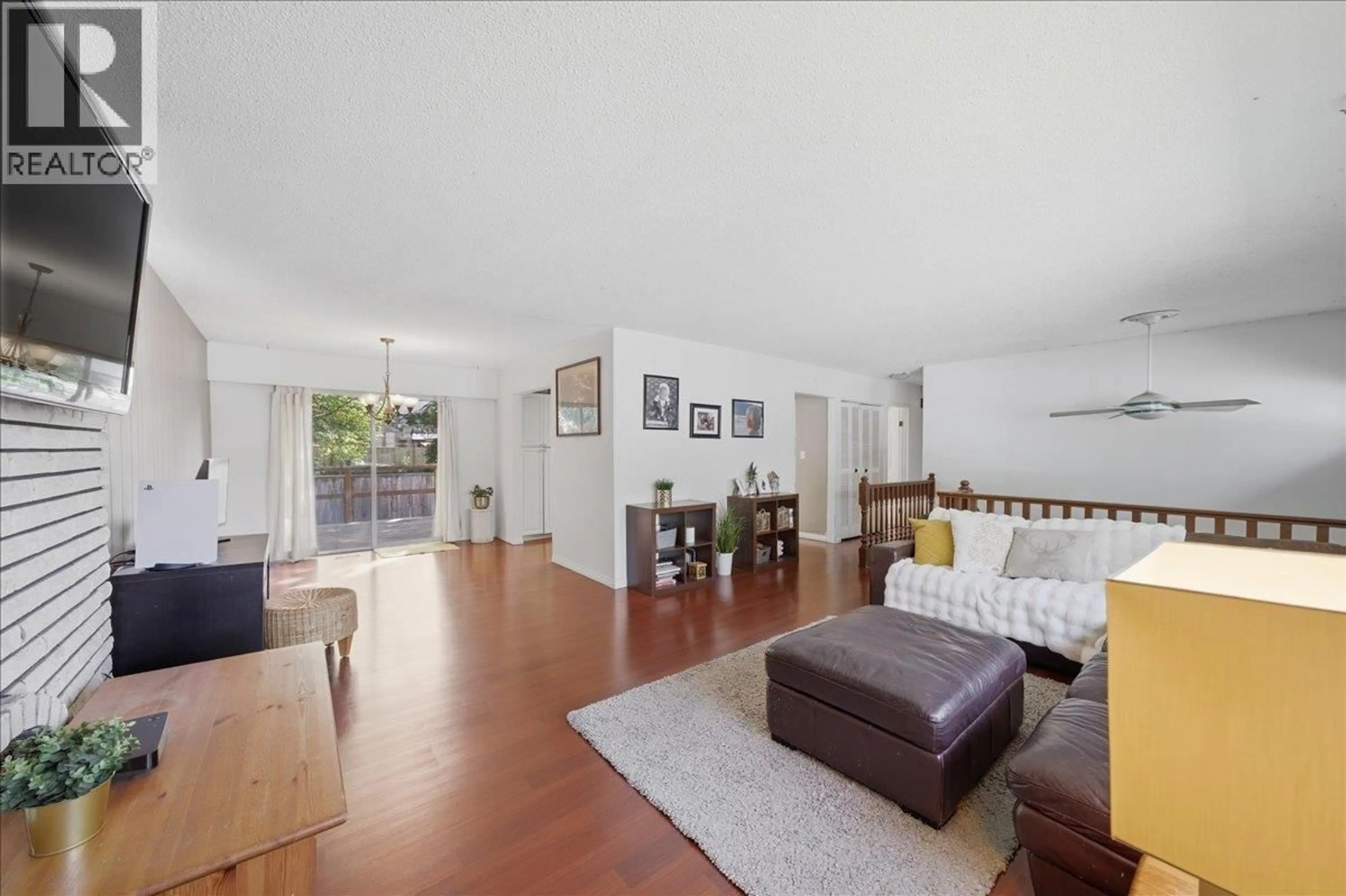 Living room with furniture, unknown for 12014 208 STREET, Maple Ridge British Columbia V2X4W8