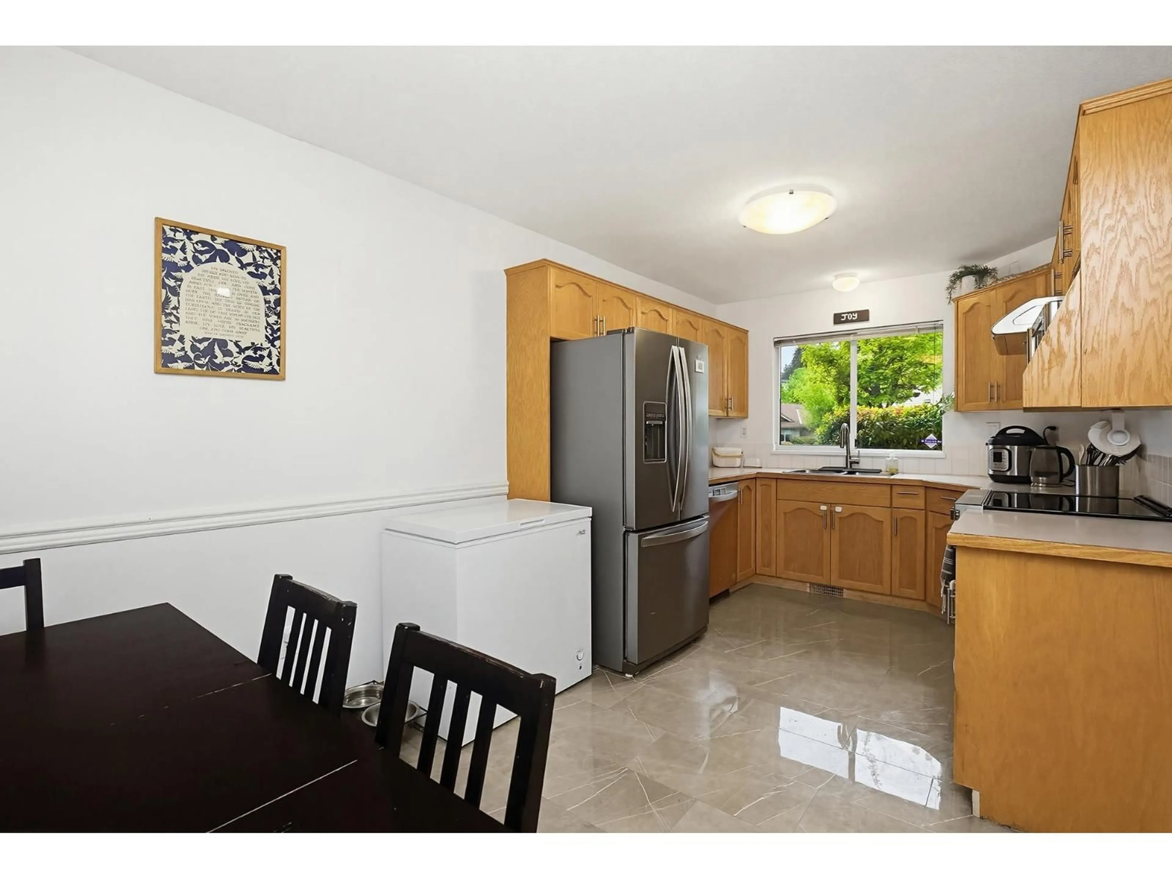 Standard kitchen, ceramic/tile floor for 15 - 2023 WINFIELD DRIVE, Abbotsford British Columbia V3G1K5