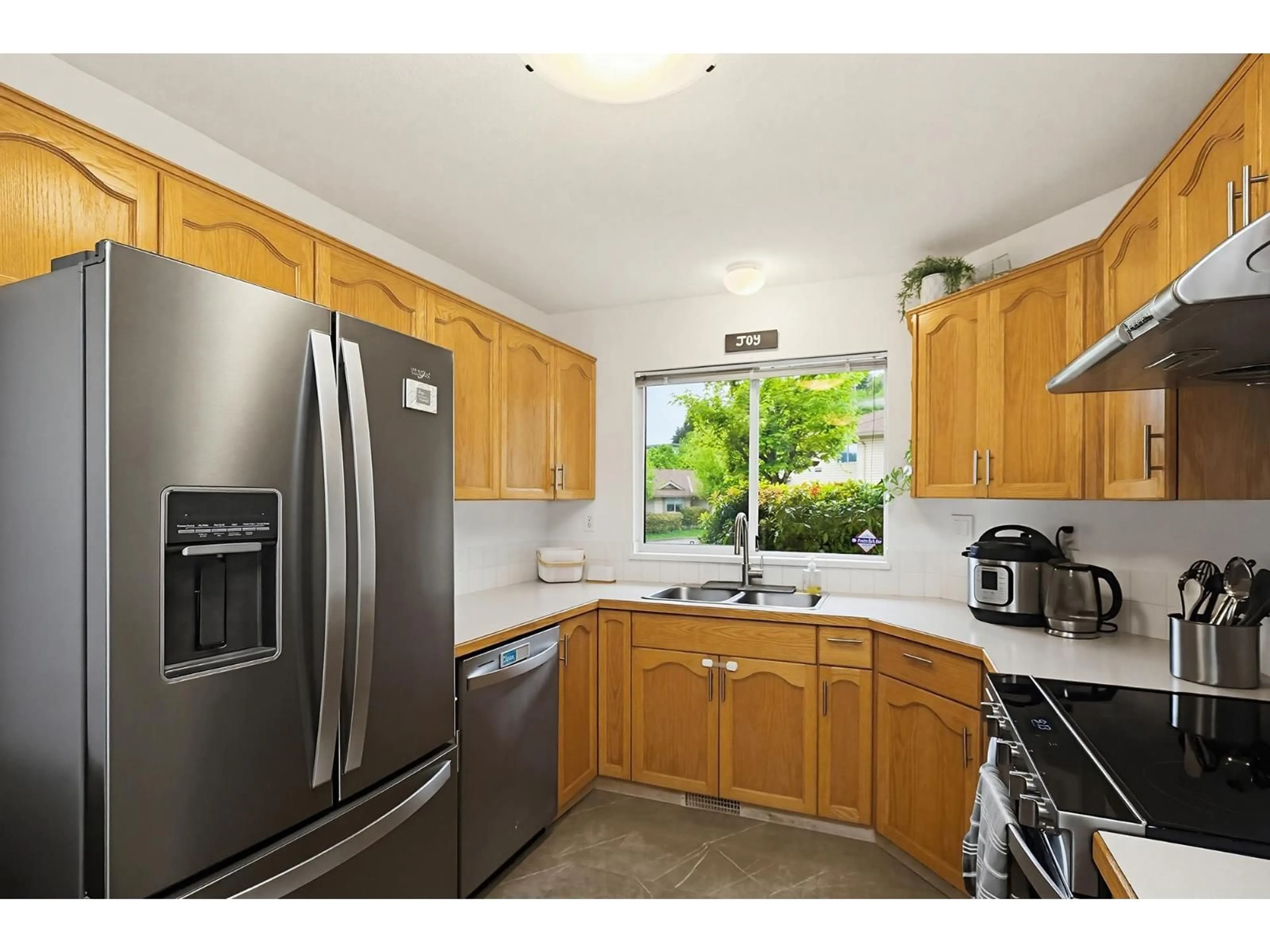 Standard kitchen, unknown for 15 - 2023 WINFIELD DRIVE, Abbotsford British Columbia V3G1K5